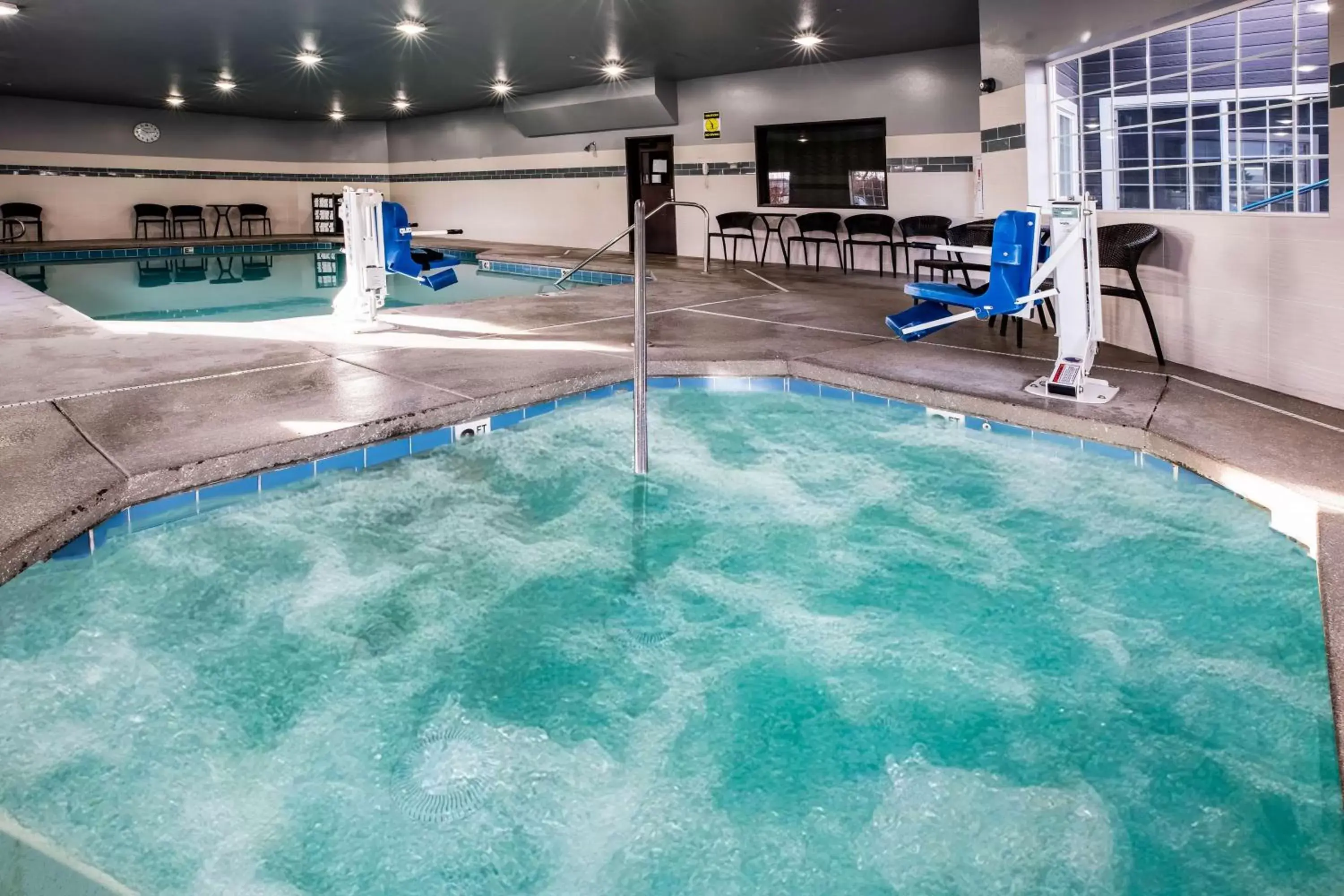 Hot Tub, Swimming Pool in Best Western Plus Spokane North