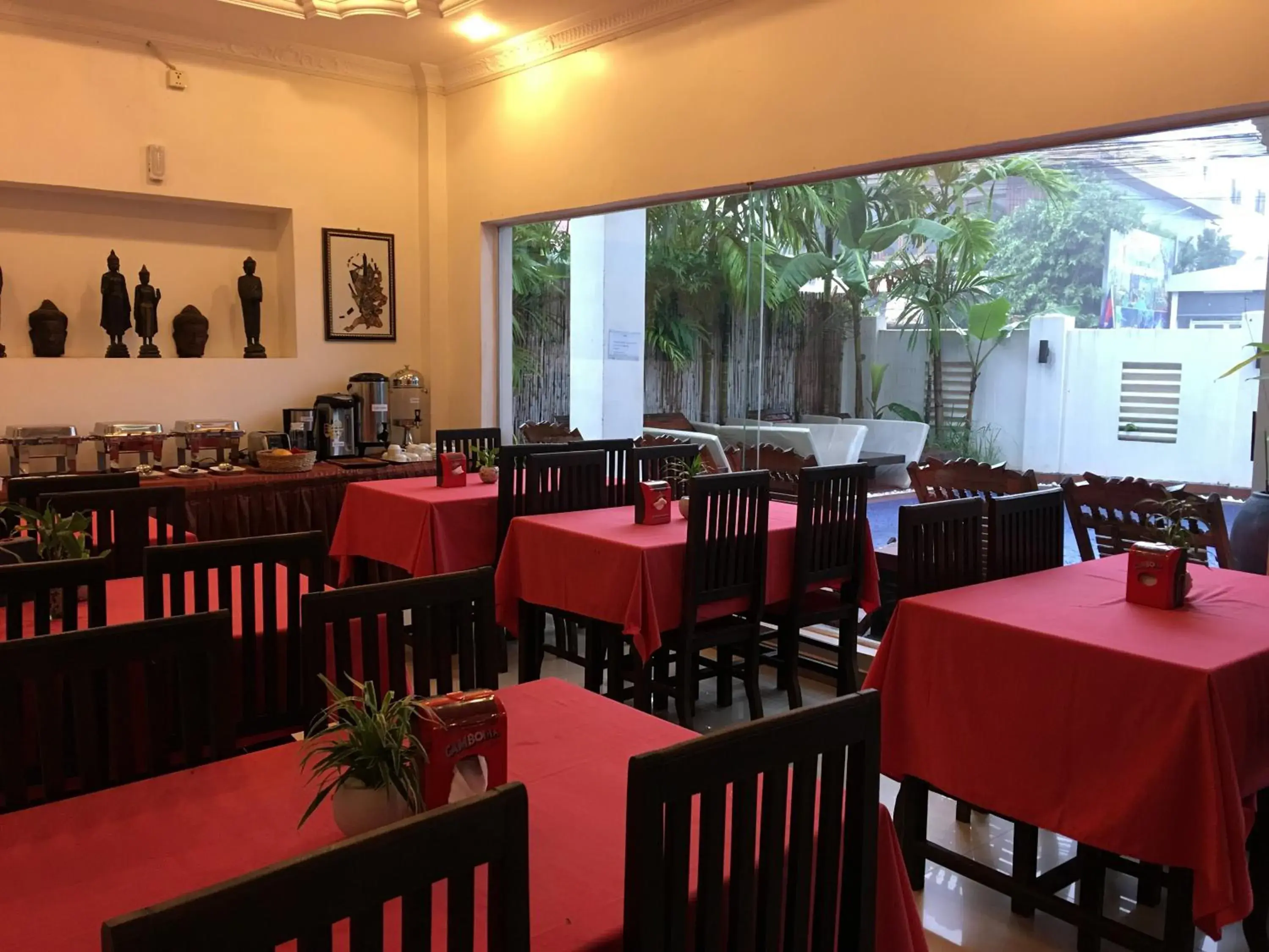 Restaurant/places to eat in King Boutique Hotel