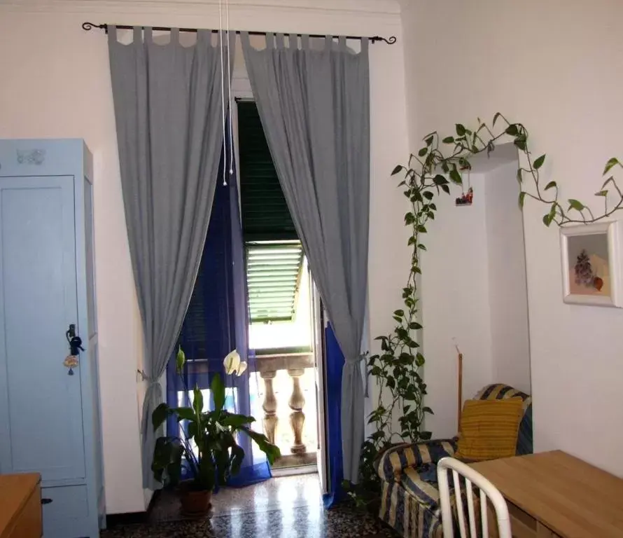 Decorative detail, Dining Area in B&B Blue Home