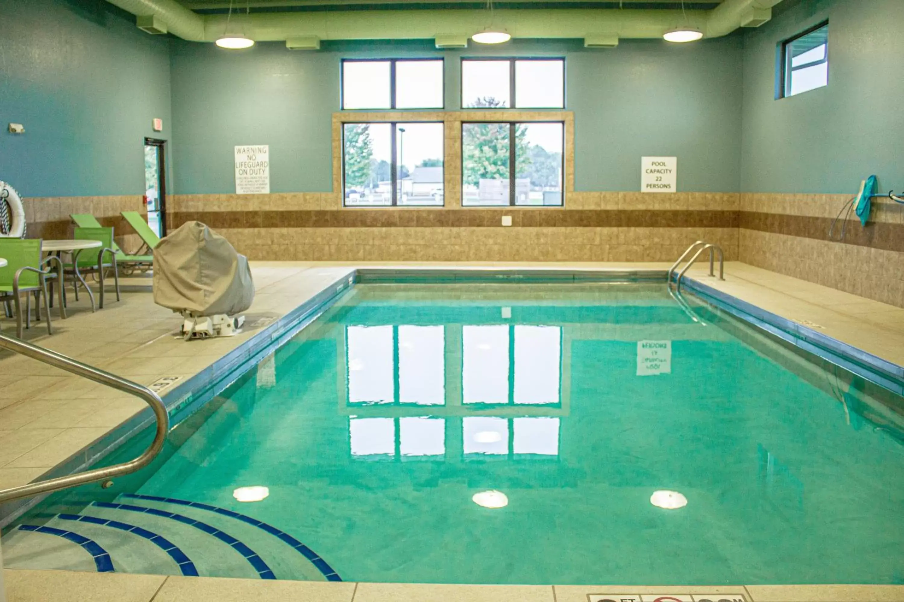 Swimming Pool in Holiday Inn Express & Suites - Worthington, an IHG Hotel