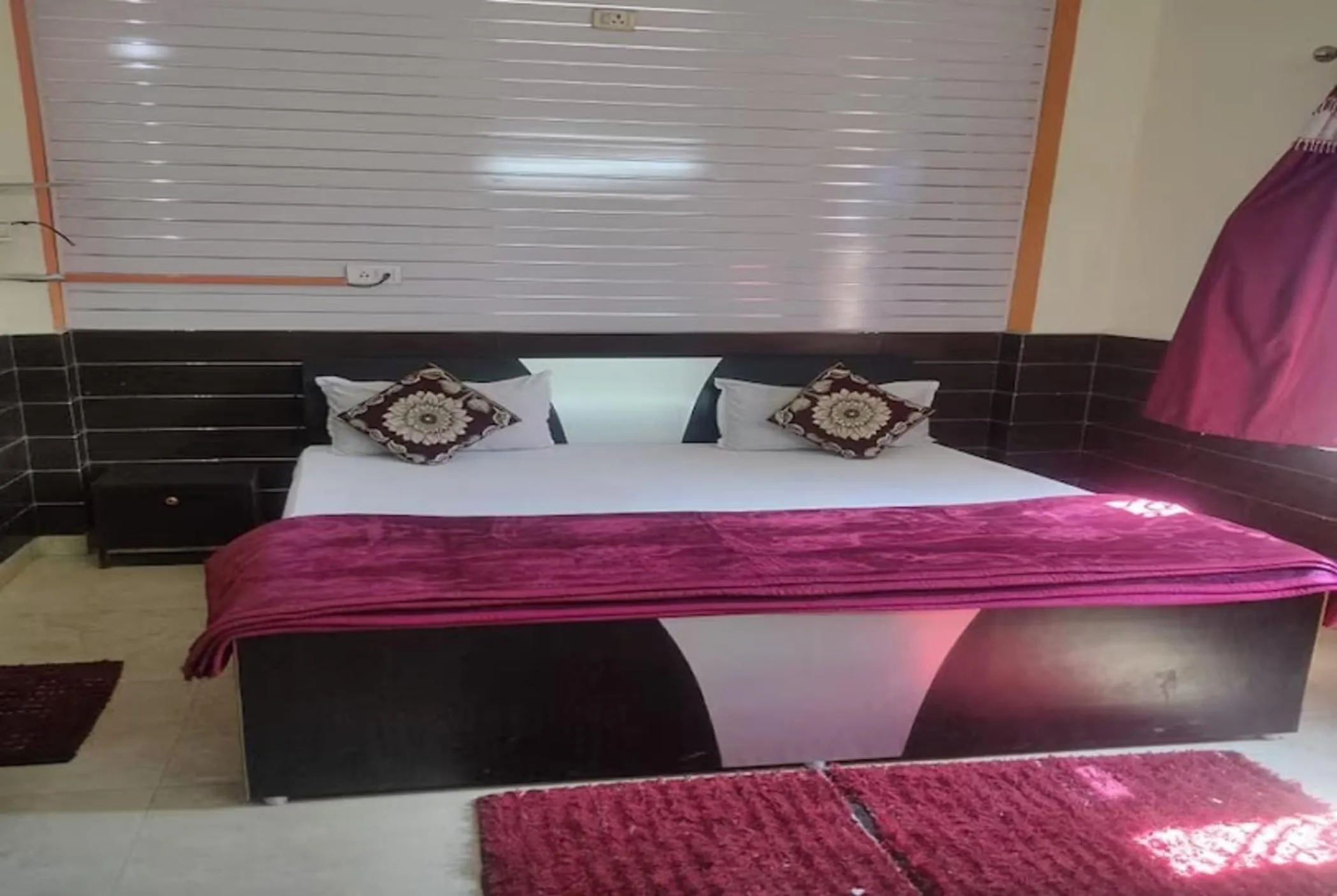 Bed in Goroomgo New Ashiyana Palace Varanasi