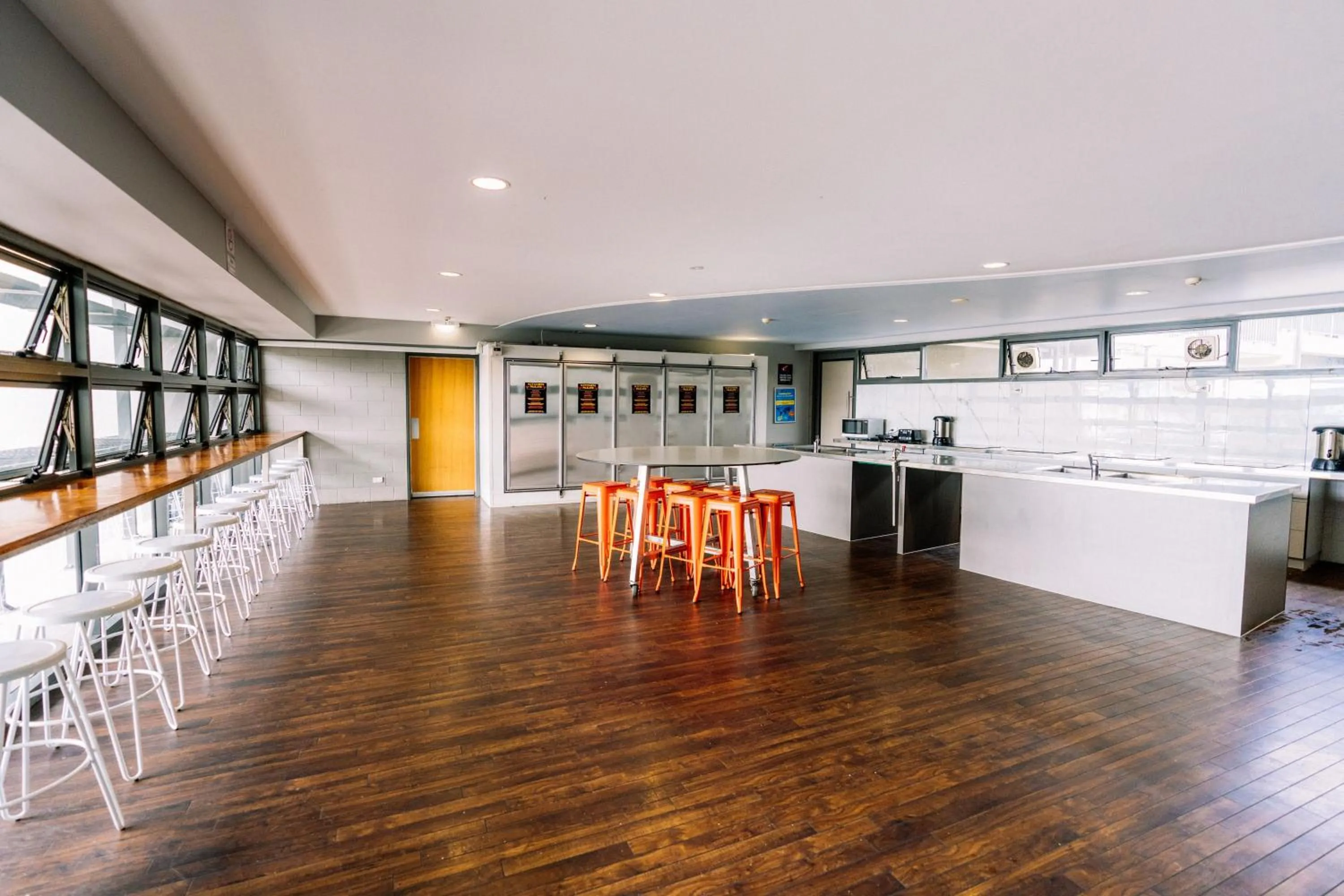 Dining area in Gilligan's Hotel & Resort Cairns