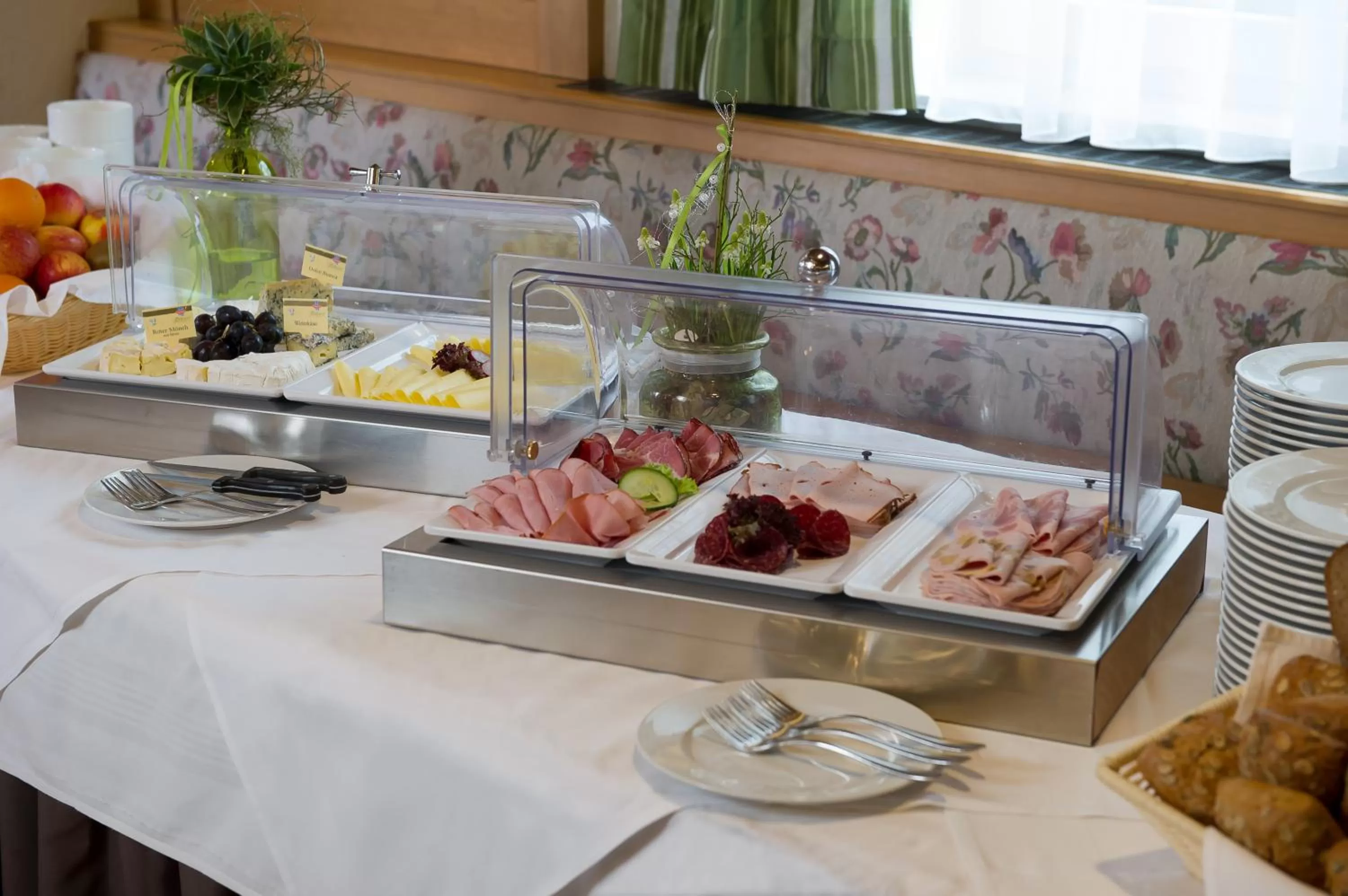 Buffet breakfast in Hotel Pockinger Hof