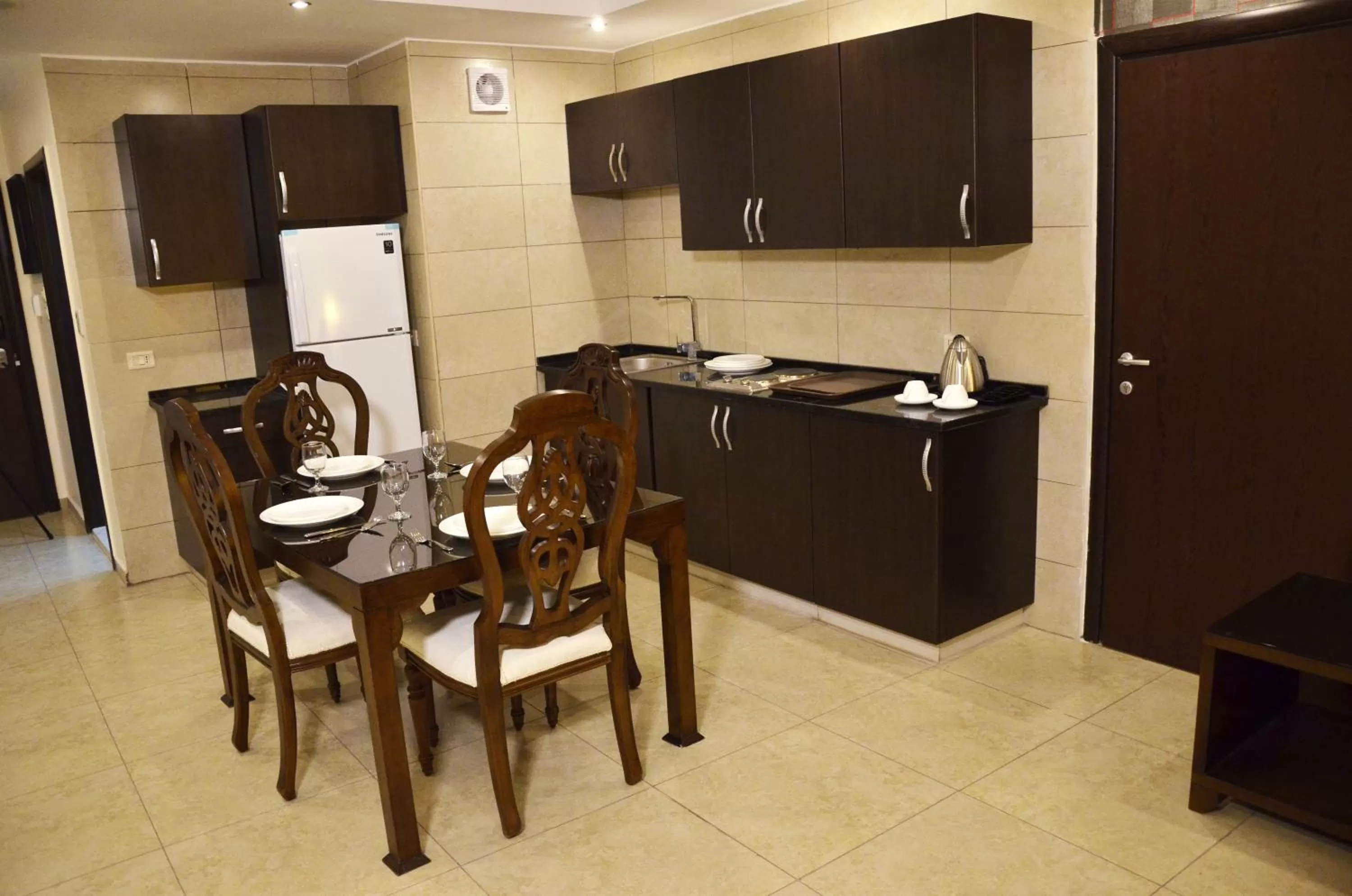 Kitchen or kitchenette in City Rose Hotel Suites