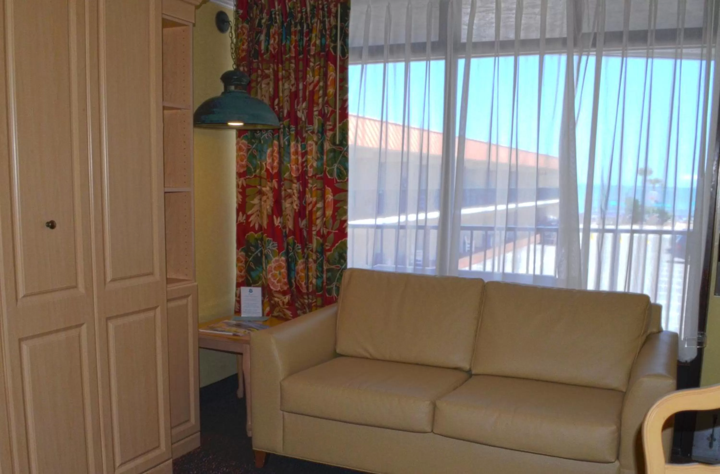 Living room in Sun Viking Lodge - Daytona Beach