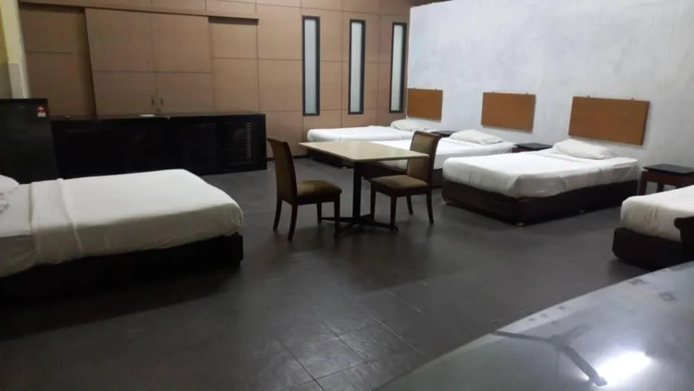 Photo of the whole room, Bed in Golden Leaf Hotel Danga Bay 5 minutes Hospital Hsa,Zoo,Angsana Mall,20 minutes Utm, Legoland