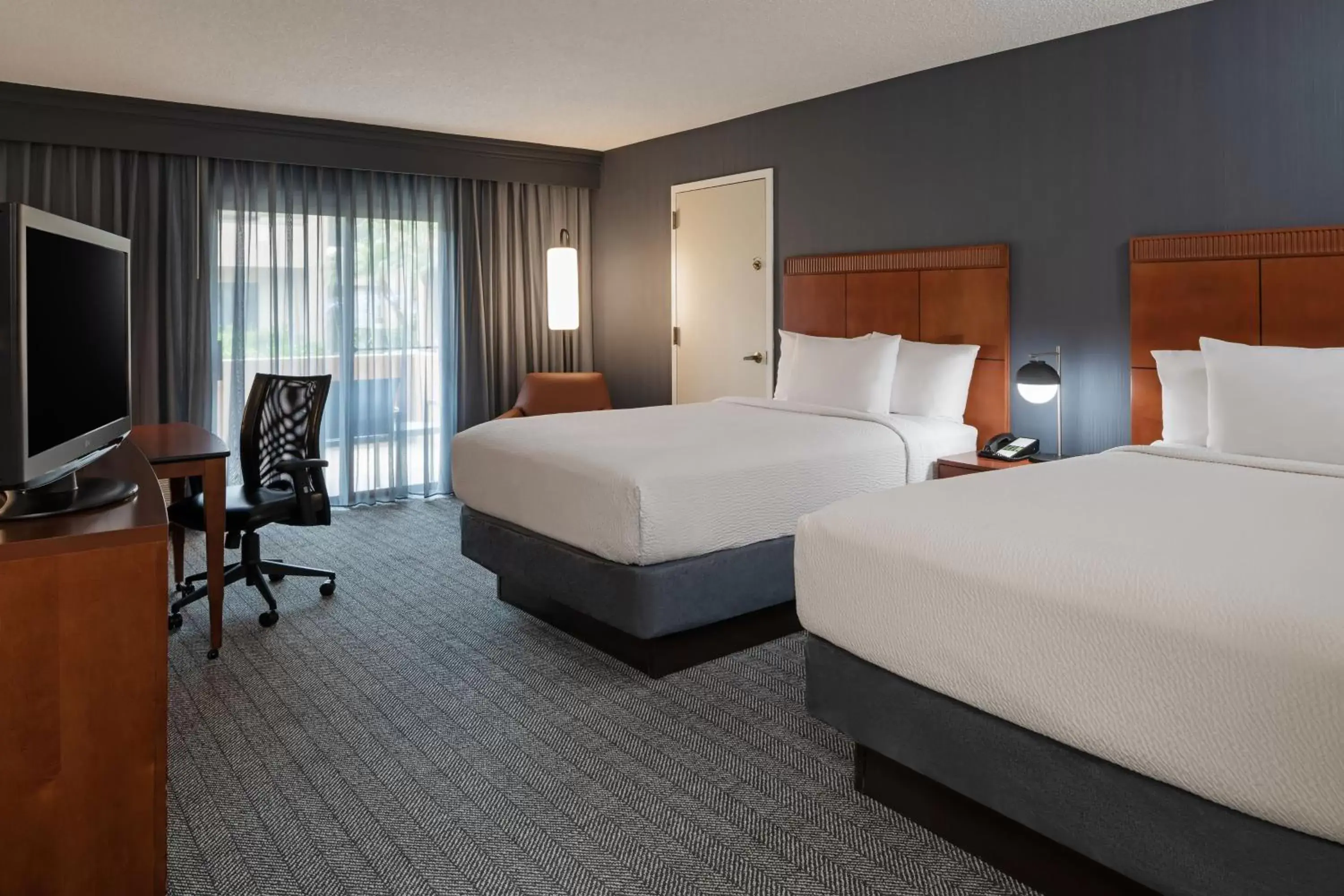 Photo of the whole room, Bed in Courtyard Anaheim Buena Park