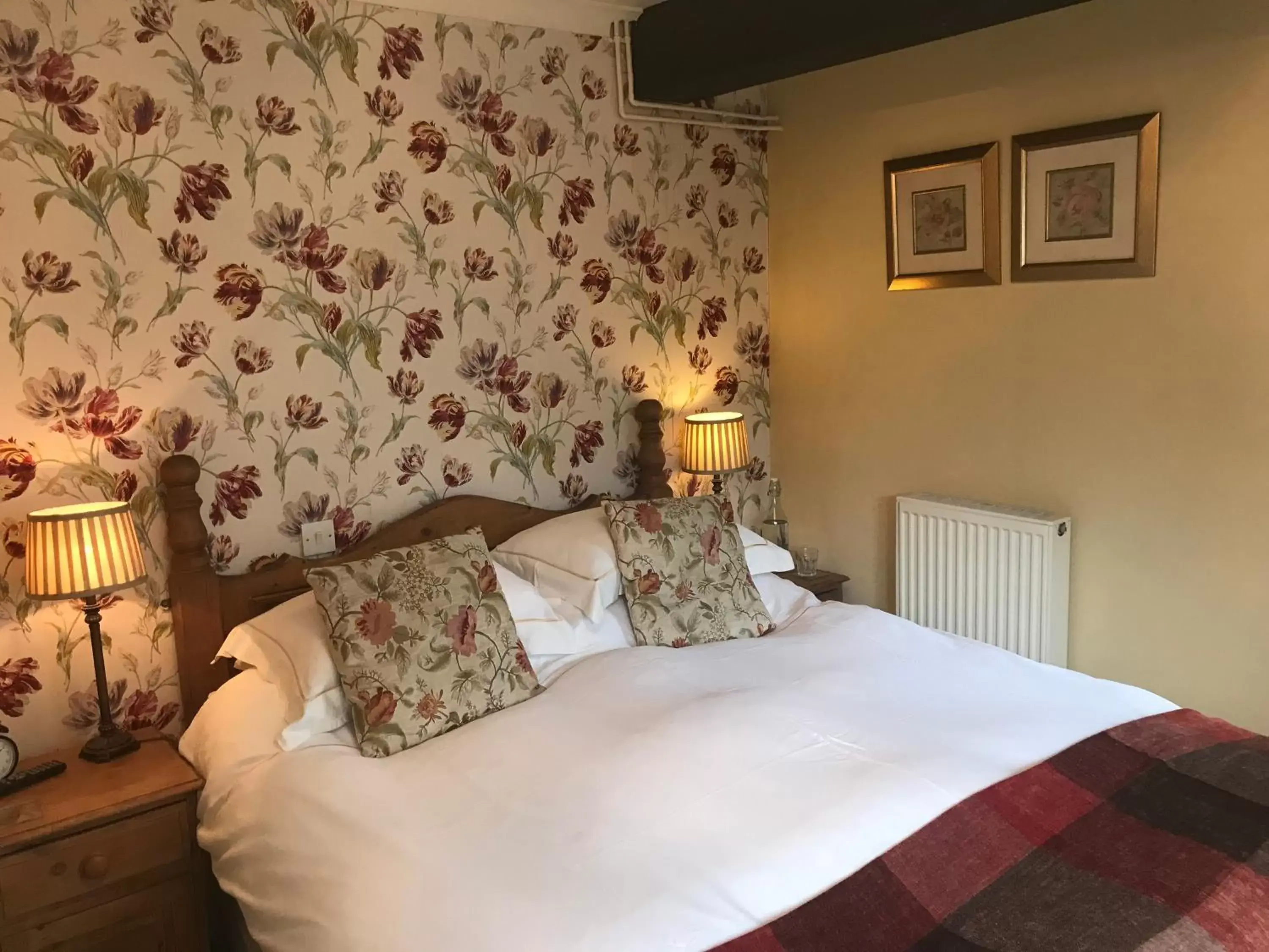 Bed in The Kings Arms (Scalford)