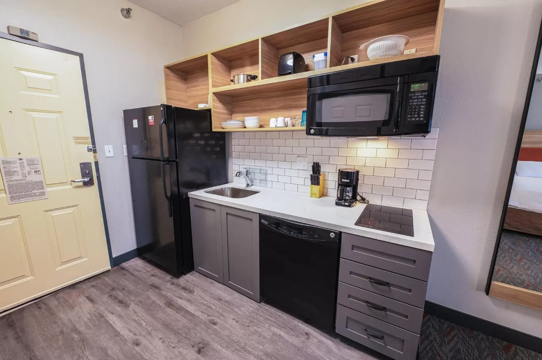 Photo of the whole room, Kitchen/Kitchenette in Candlewood Suites Merrillville, an IHG Hotel