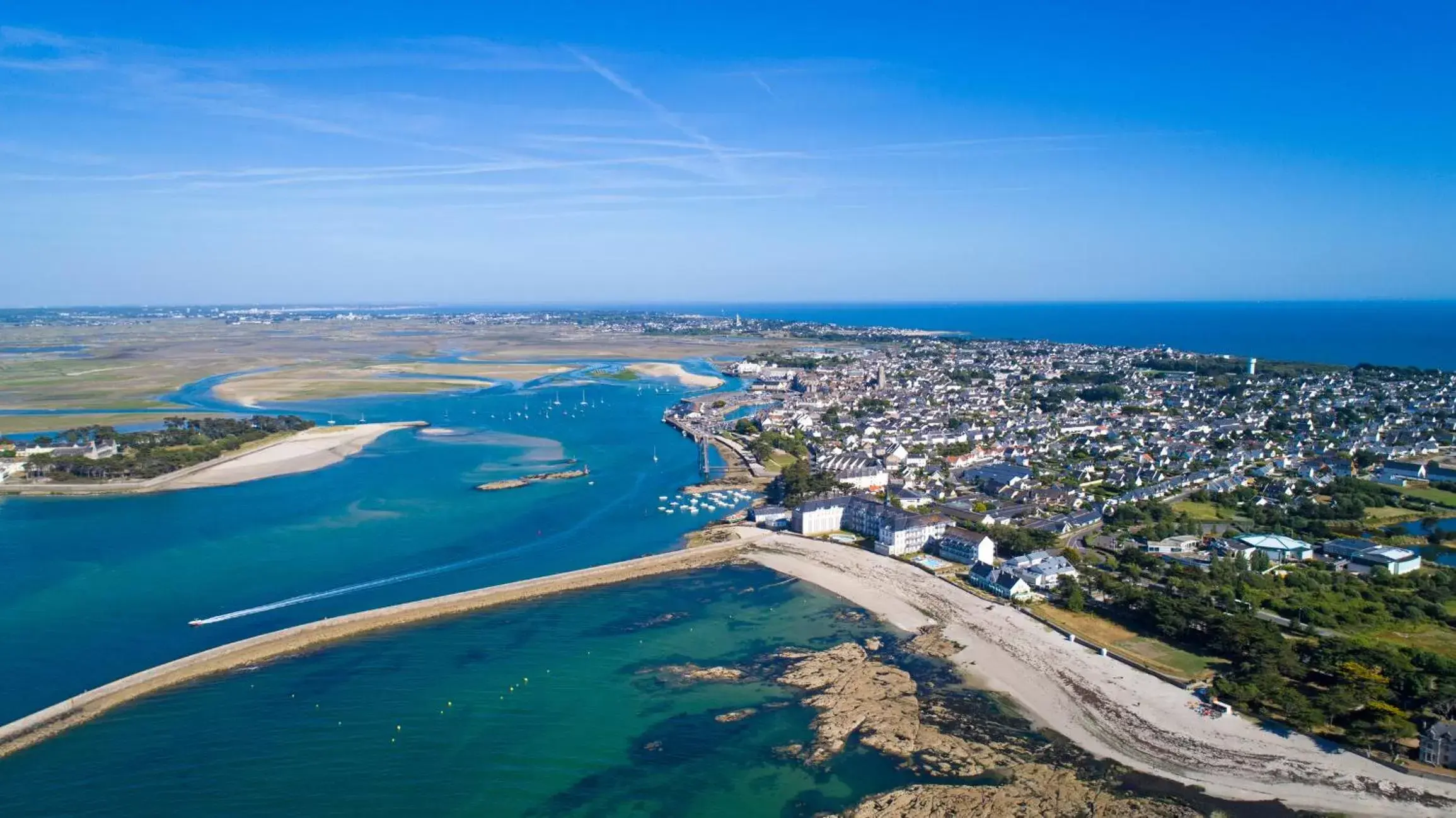 Bird's eye view, Bird's-eye View in Hôtel Restaurant BO & MIA