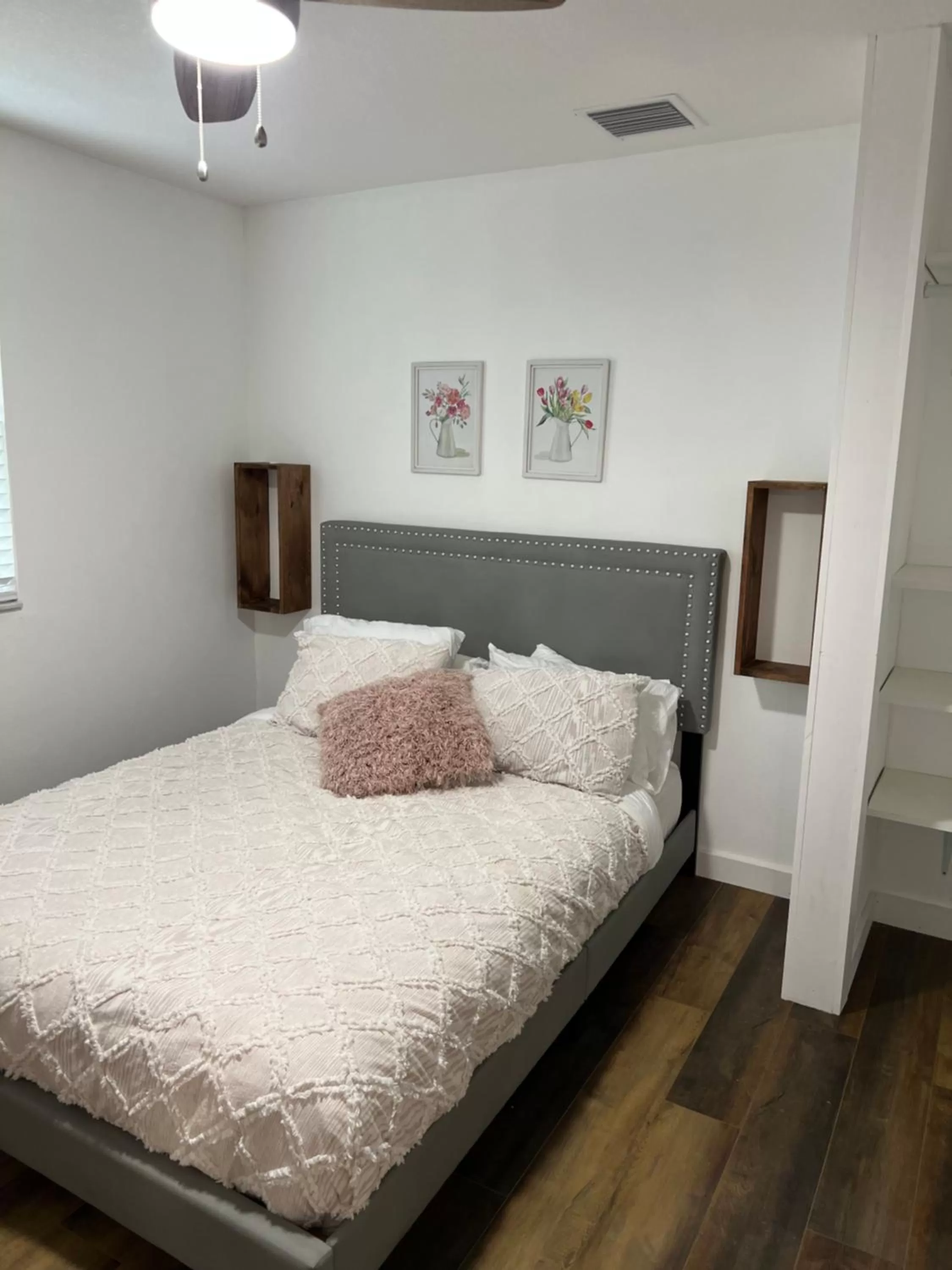 Bed in Nature Coast Inn & Cottages