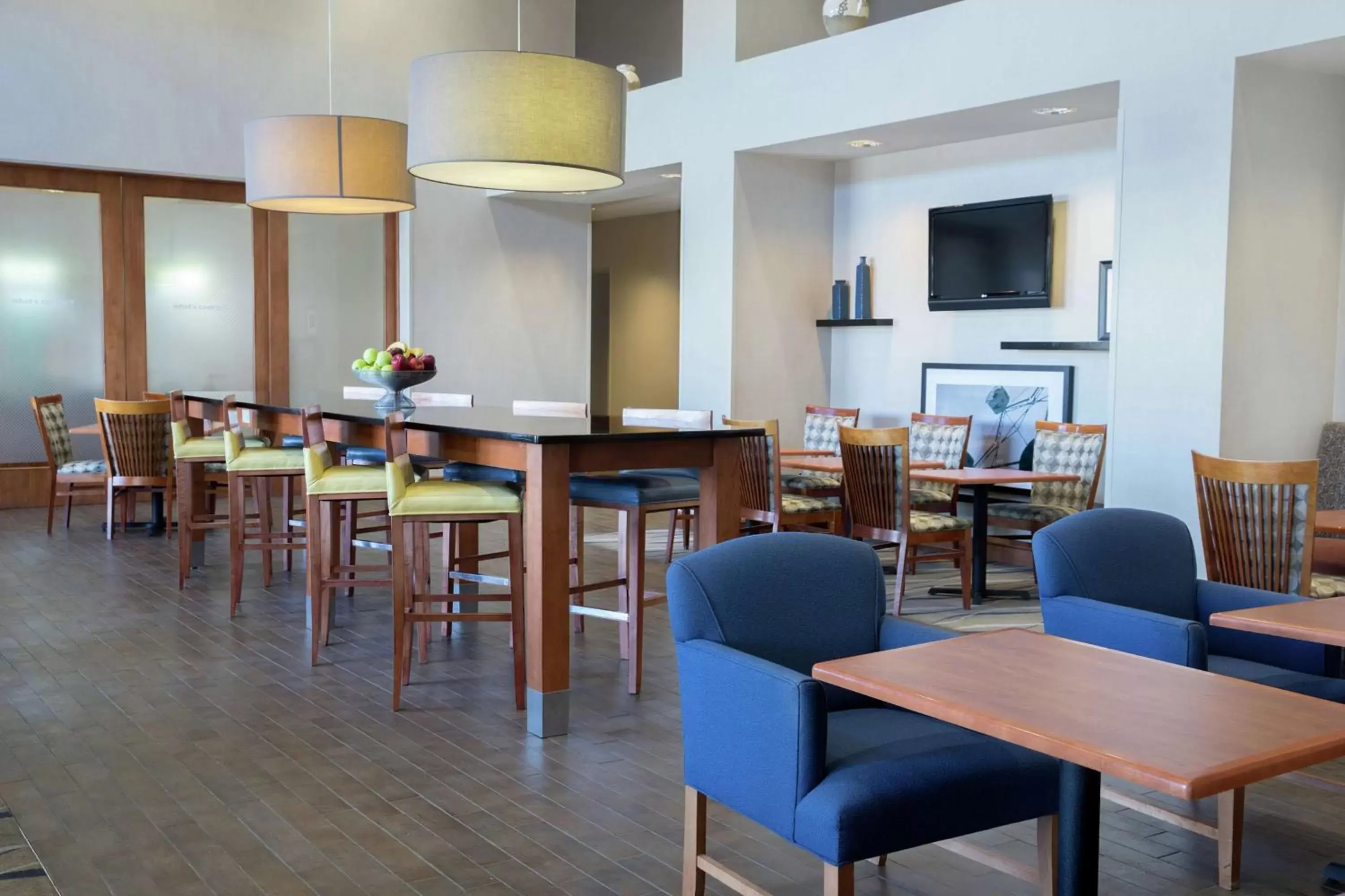 Lobby or reception, Restaurant/Places to Eat in Hampton Inn & Suites Chicago Deer Park