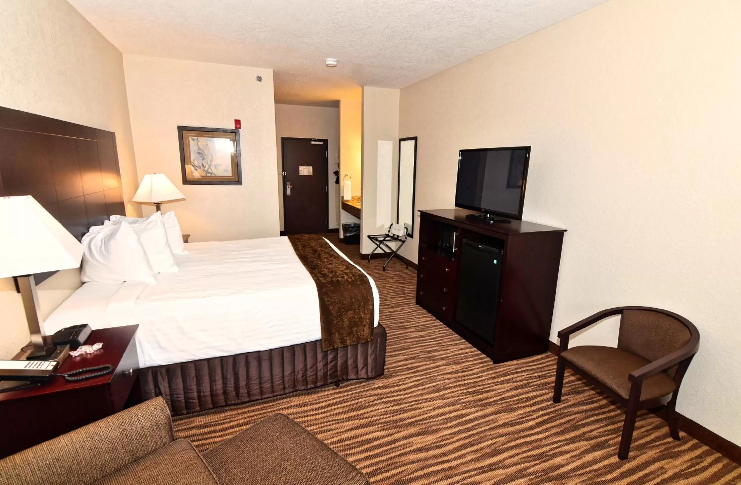 TV and multimedia, Bed in Cobblestone Inn & Suites - Clarion