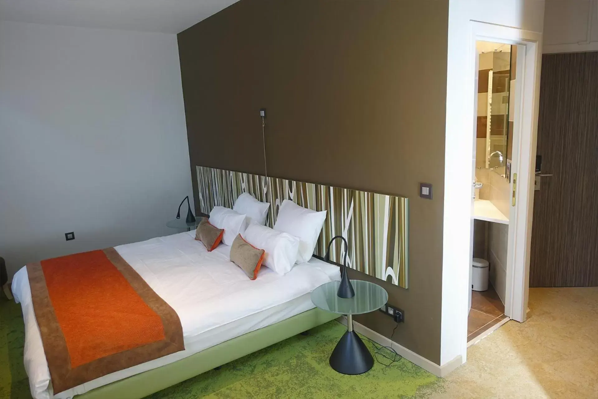 Deluxe Double Room - single occupancy in Hôtel du Parc Ath Deluxe Double Room - single occupancy in Hôtel du Parc Ath