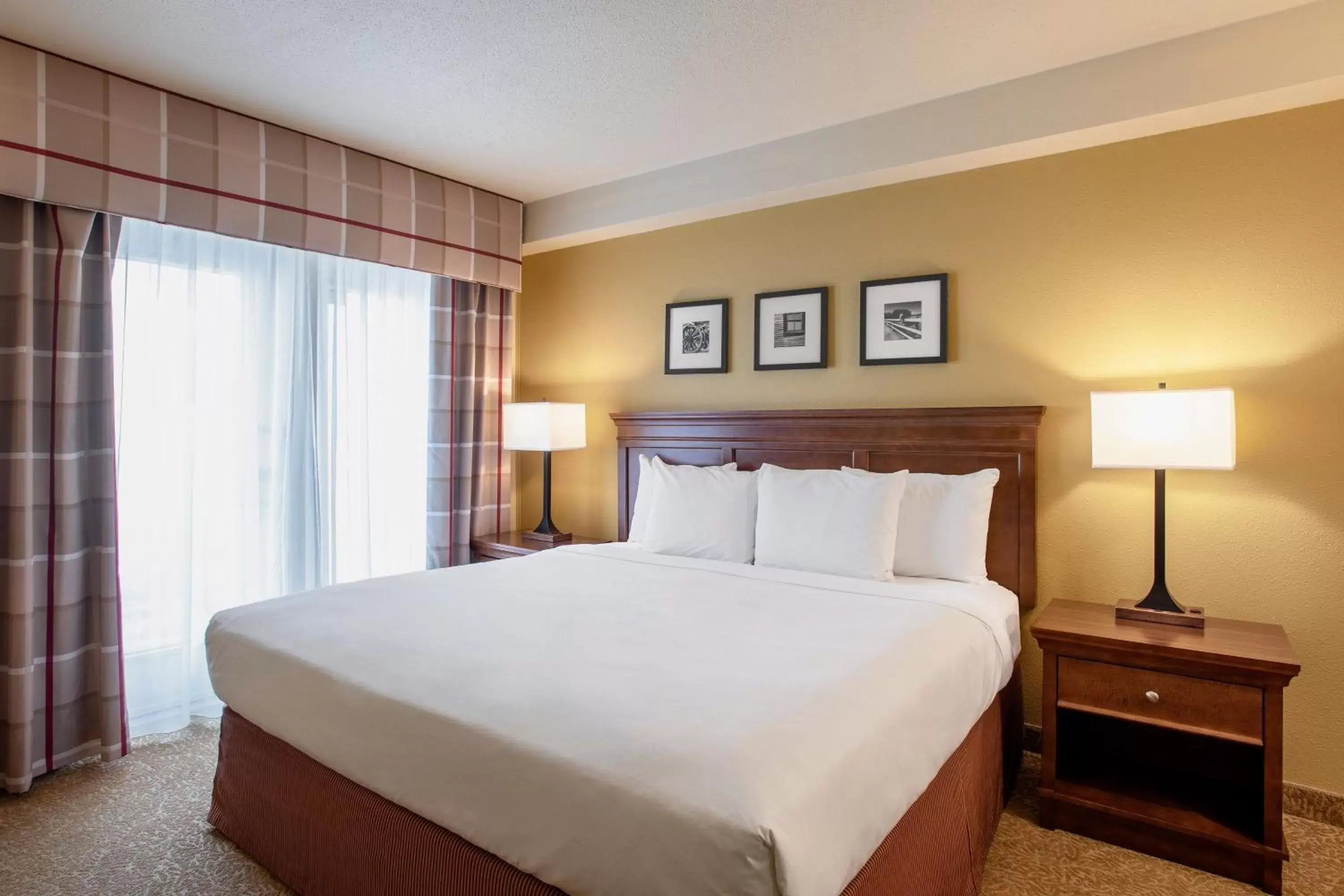 Bedroom, Bed in Country Inn & Suites by Radisson, Saskatoon, SK