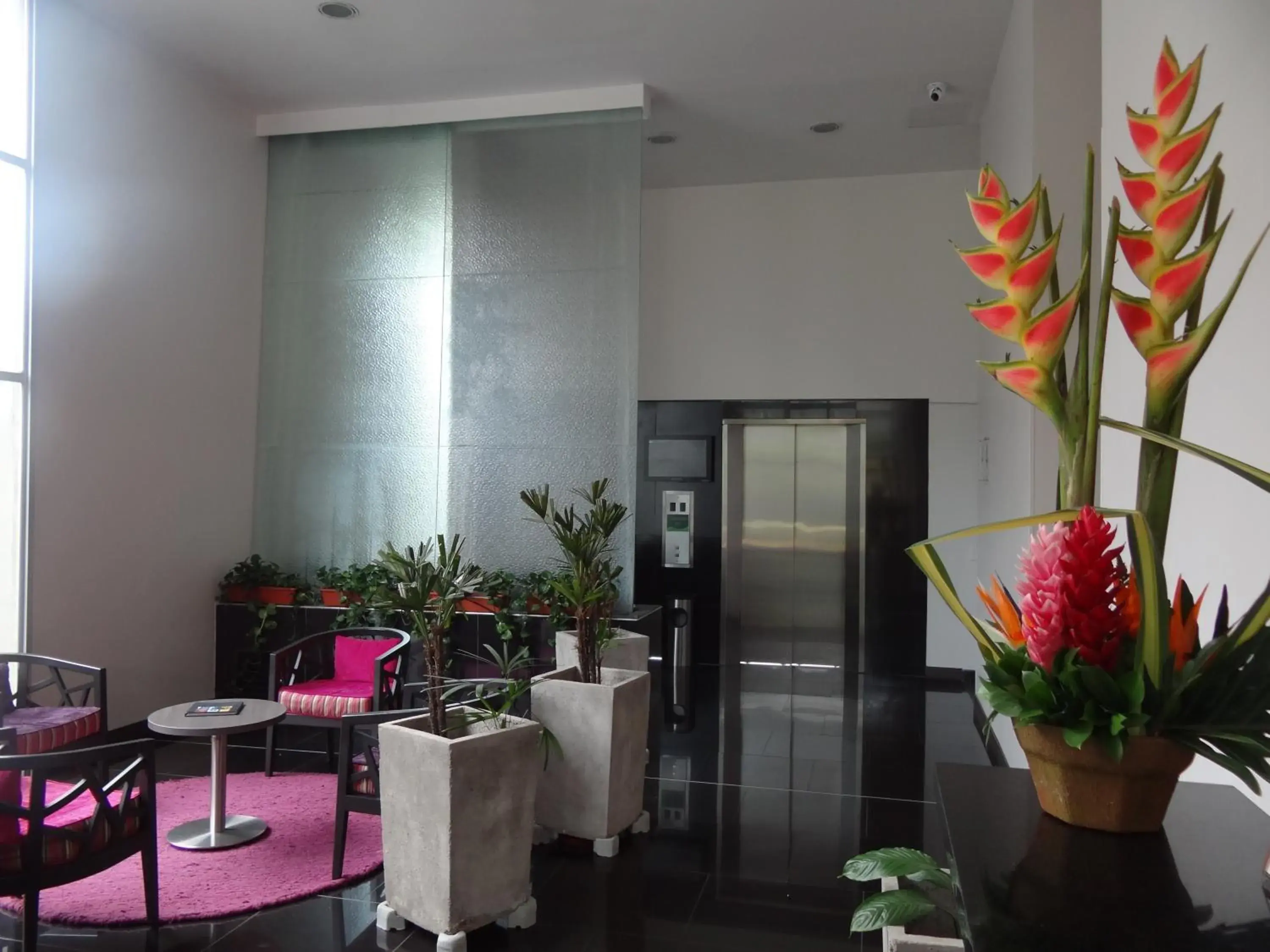 Lobby or reception, Restaurant/Places to Eat in Hotel bh El Poblado
