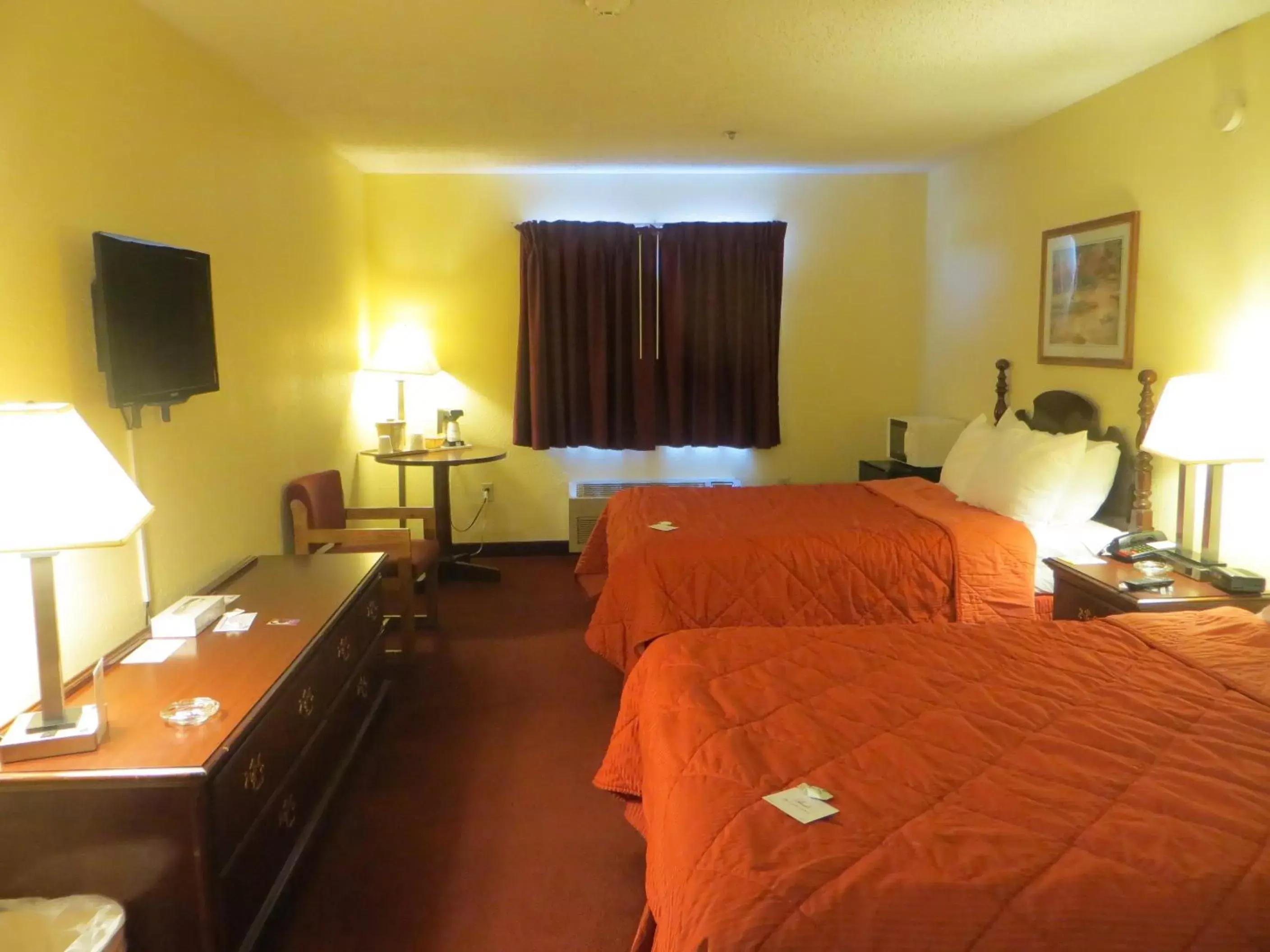 Photo of the whole room, Bed in Days Inn by Wyndham Jackson
