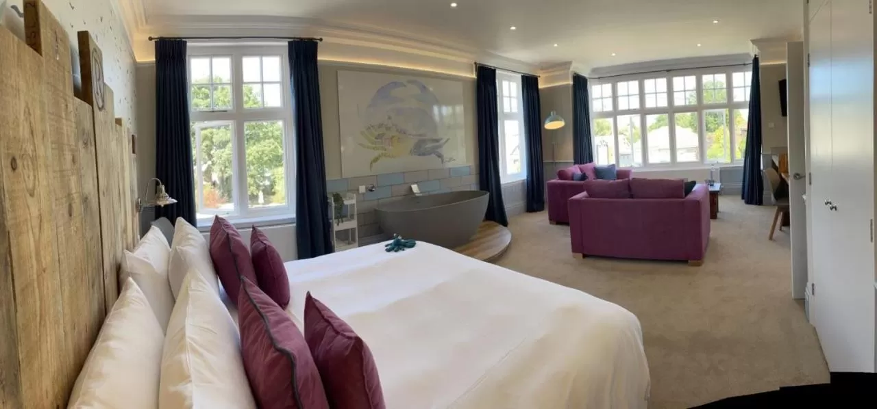 Bed in The Randolph Hotel