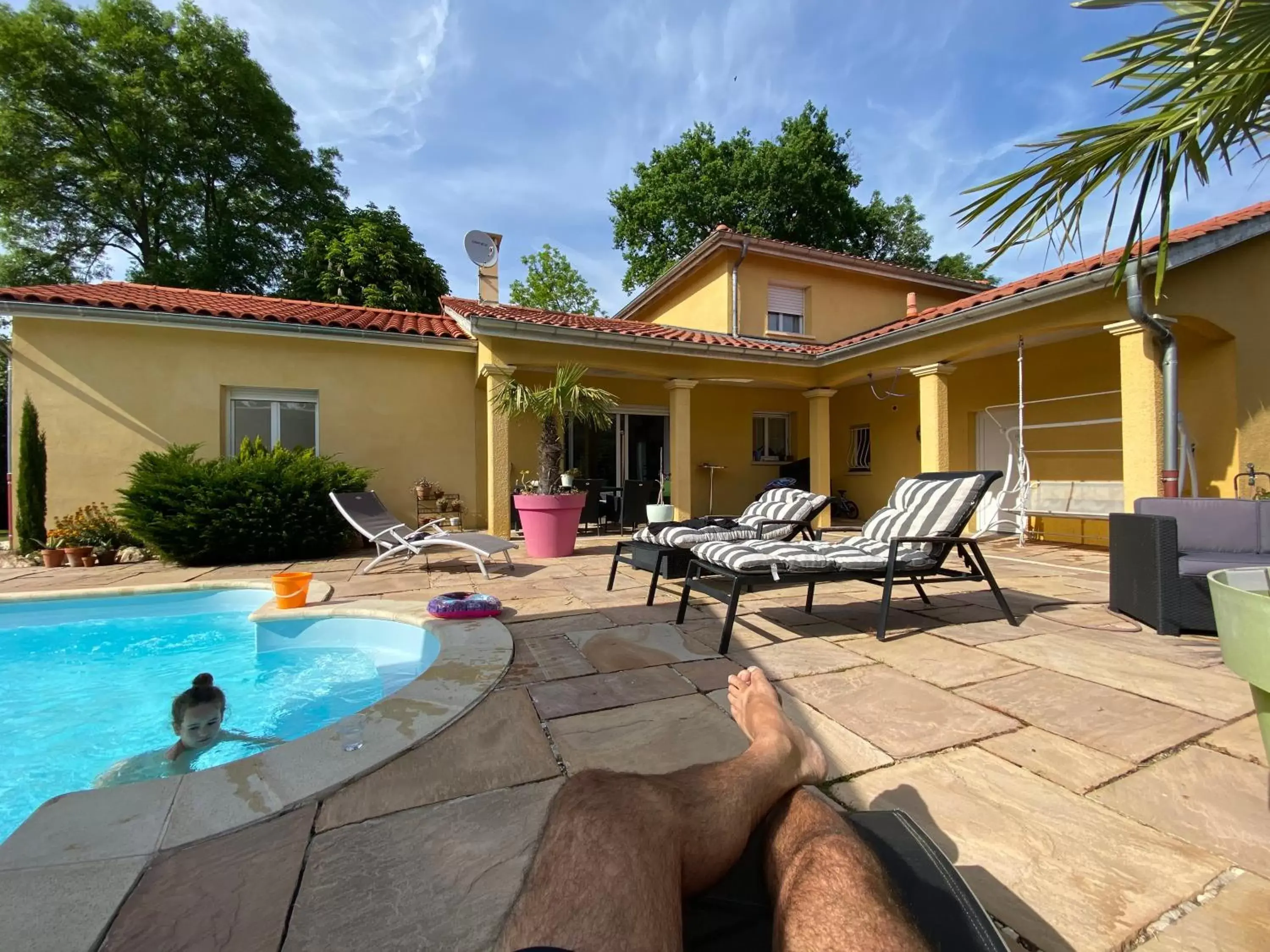 Patio, Swimming Pool in Chambres dans villa avec piscine