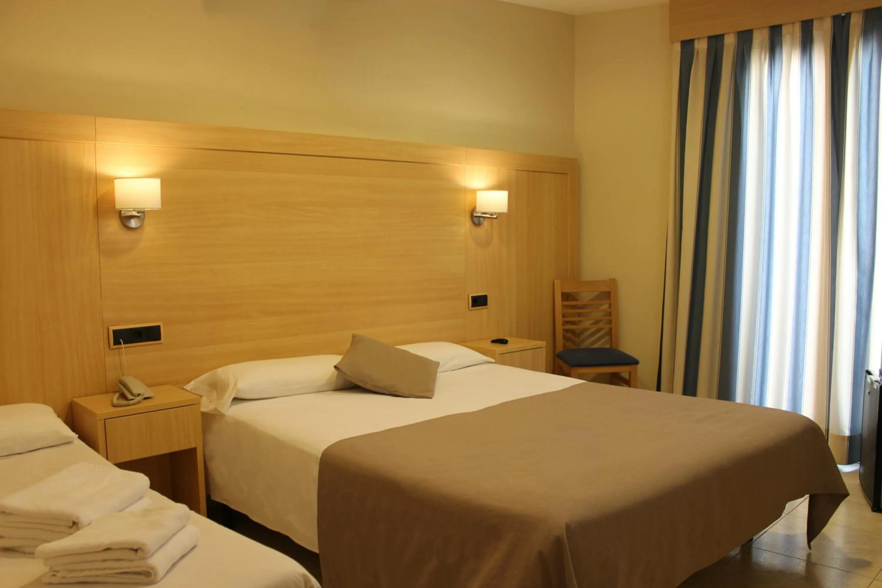 Photo of the whole room, Bed in Hotel Cantón