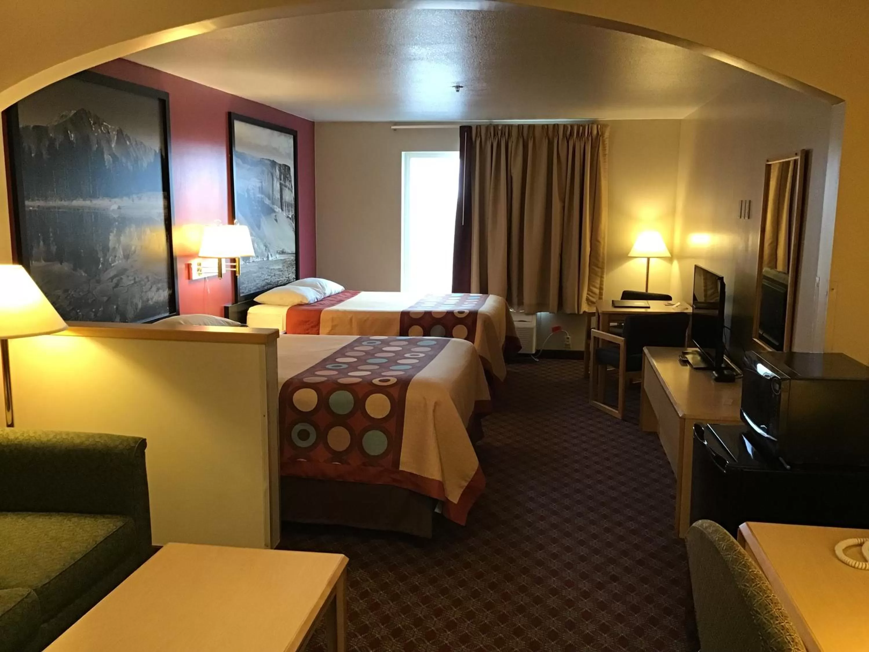 Photo of the whole room, Bed in Super 8 by Wyndham Heyburn