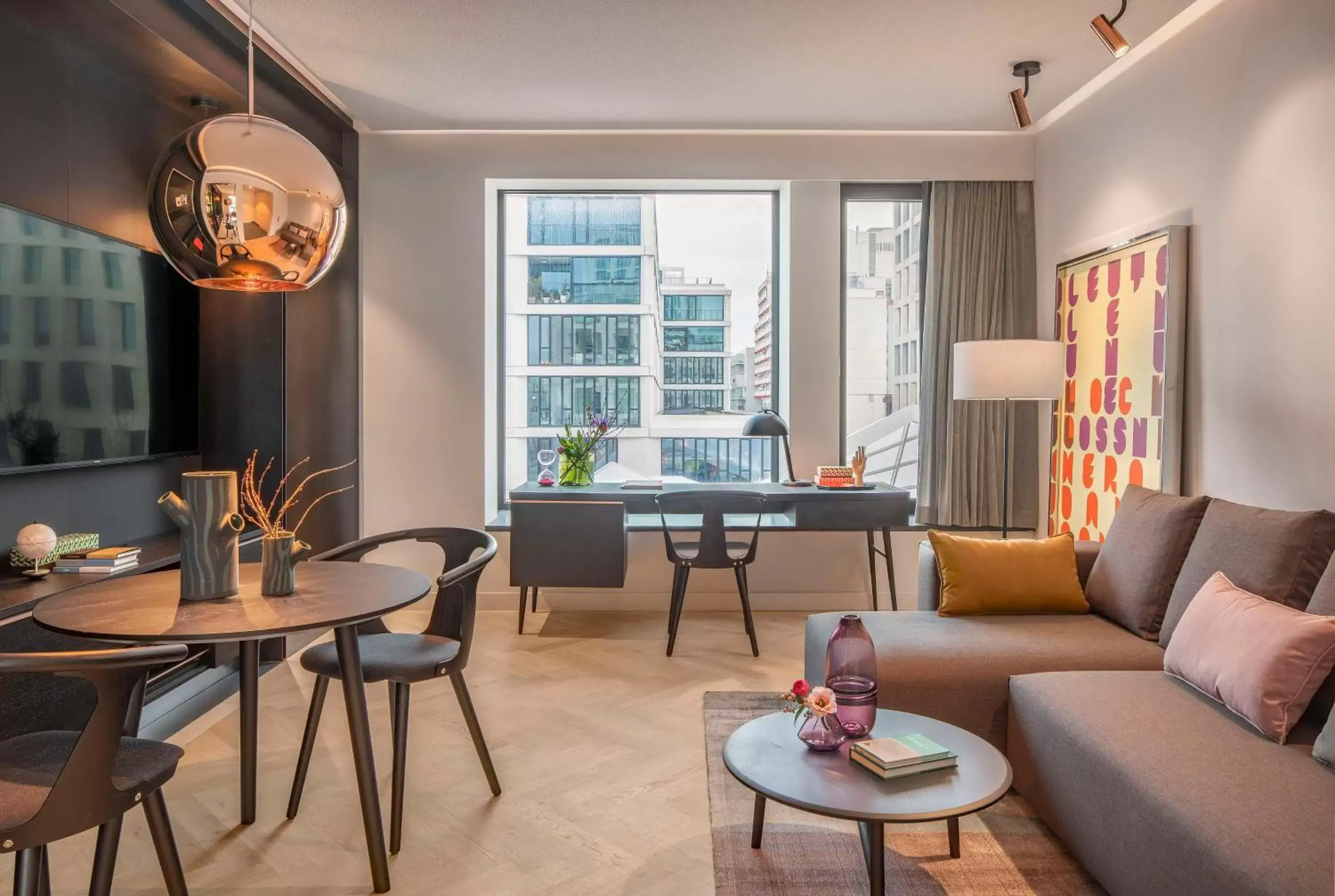 Photo of the whole room, Seating Area in Andaz Munich Schwabinger Tor - a concept by Hyatt