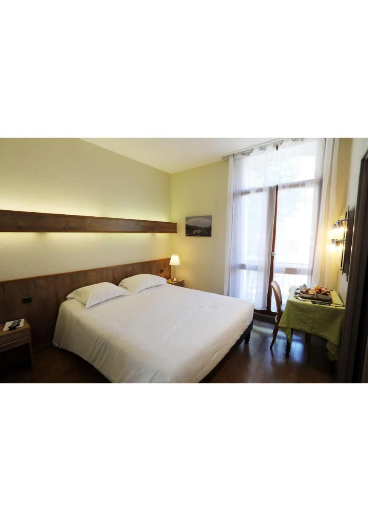 Photo of the whole room, Bed in Hôtel Belleville