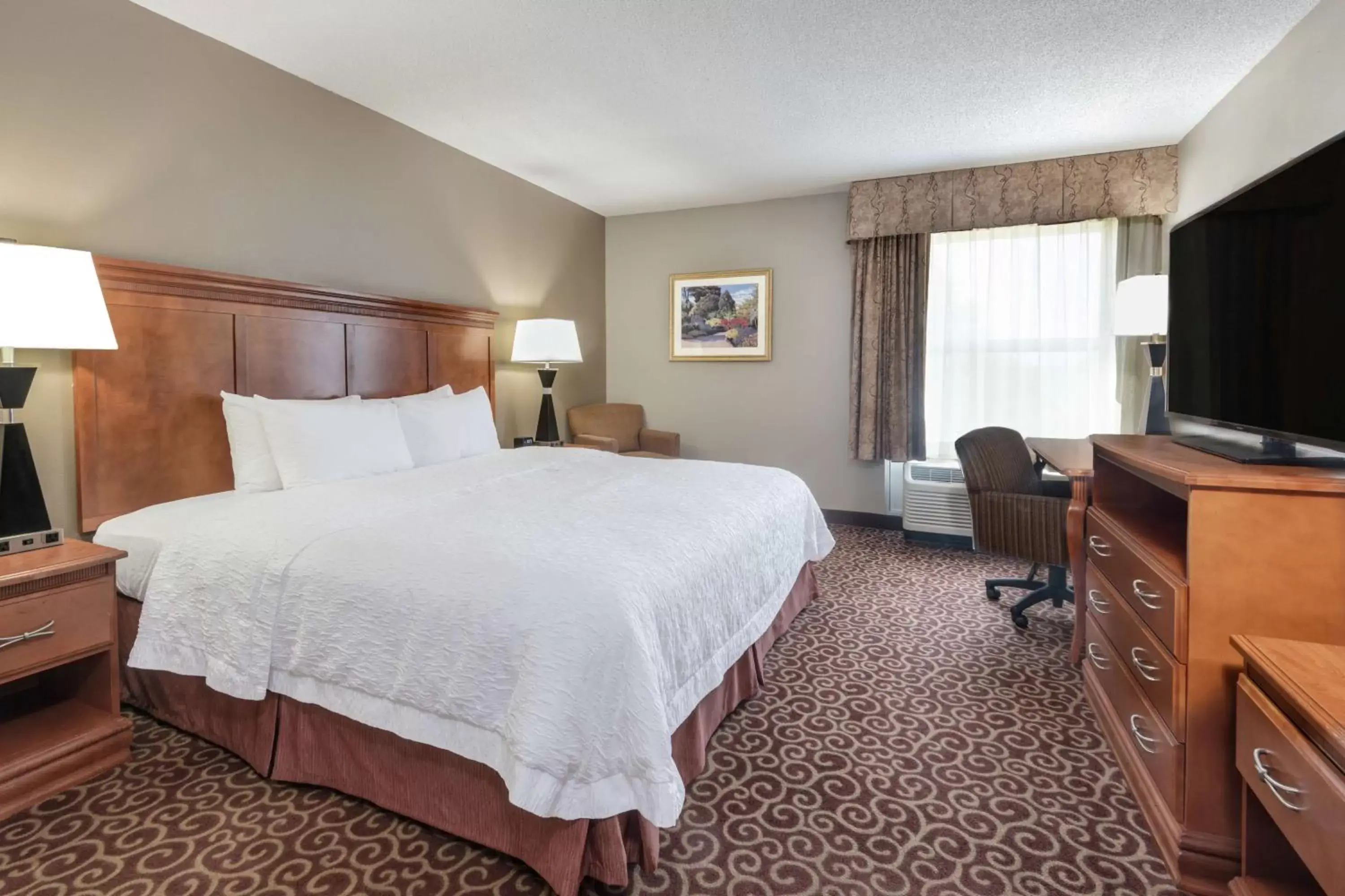 Bedroom, Bed in Hampton Inn South Heritage Park