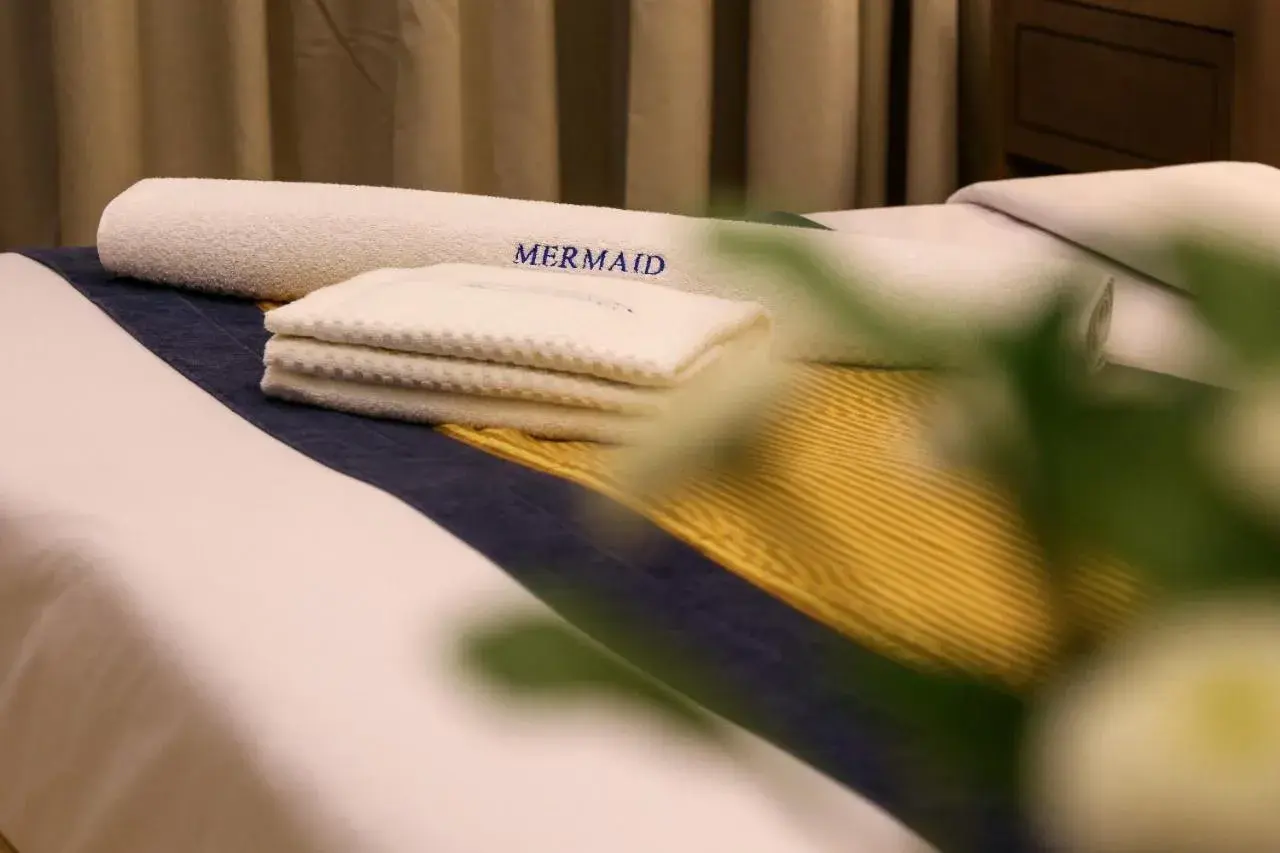 Bed in Mermaid Beach Hotel LLC