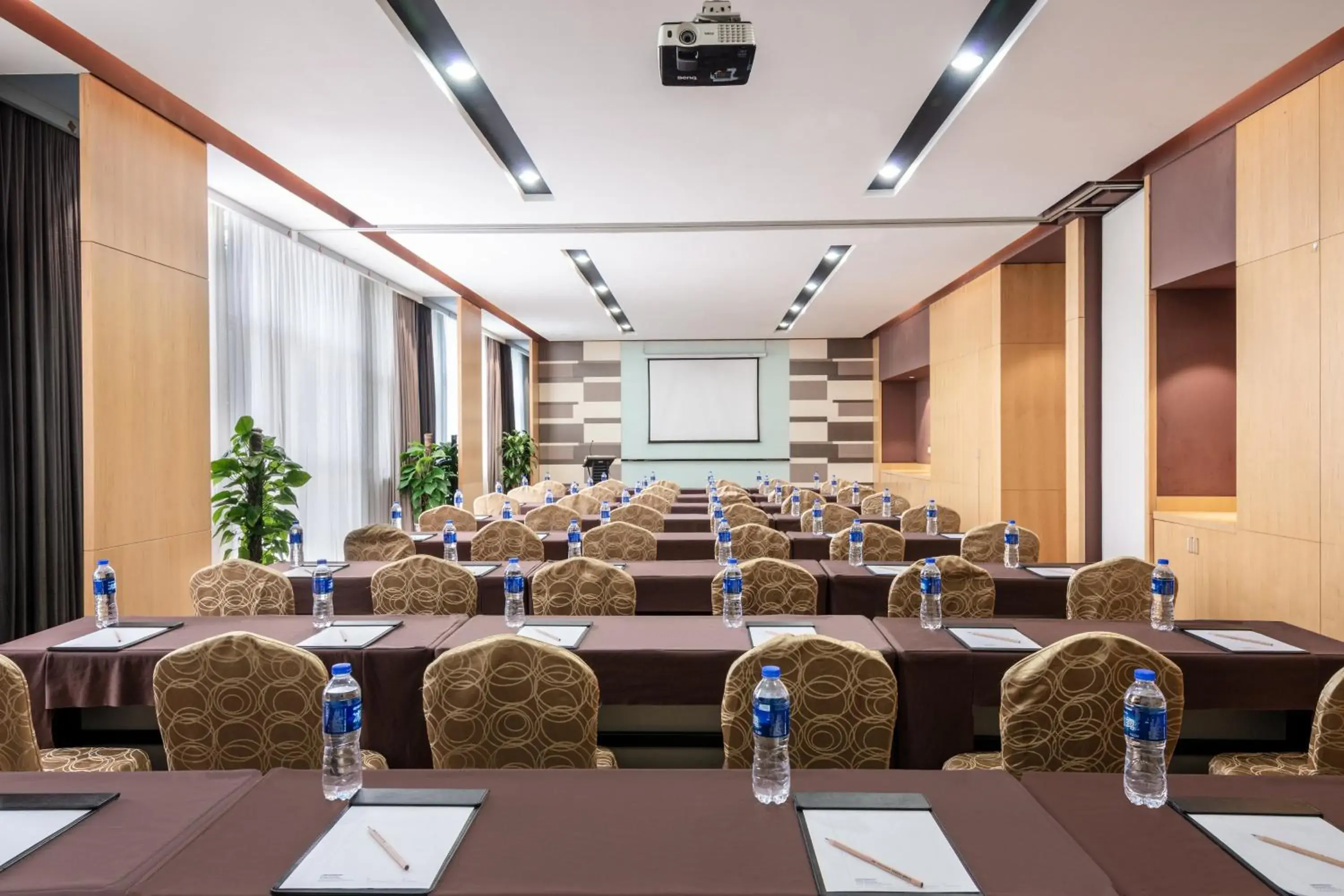 Meeting/conference room in Holiday Inn Express Shanghai New Jinqiao, an IHG Hotel