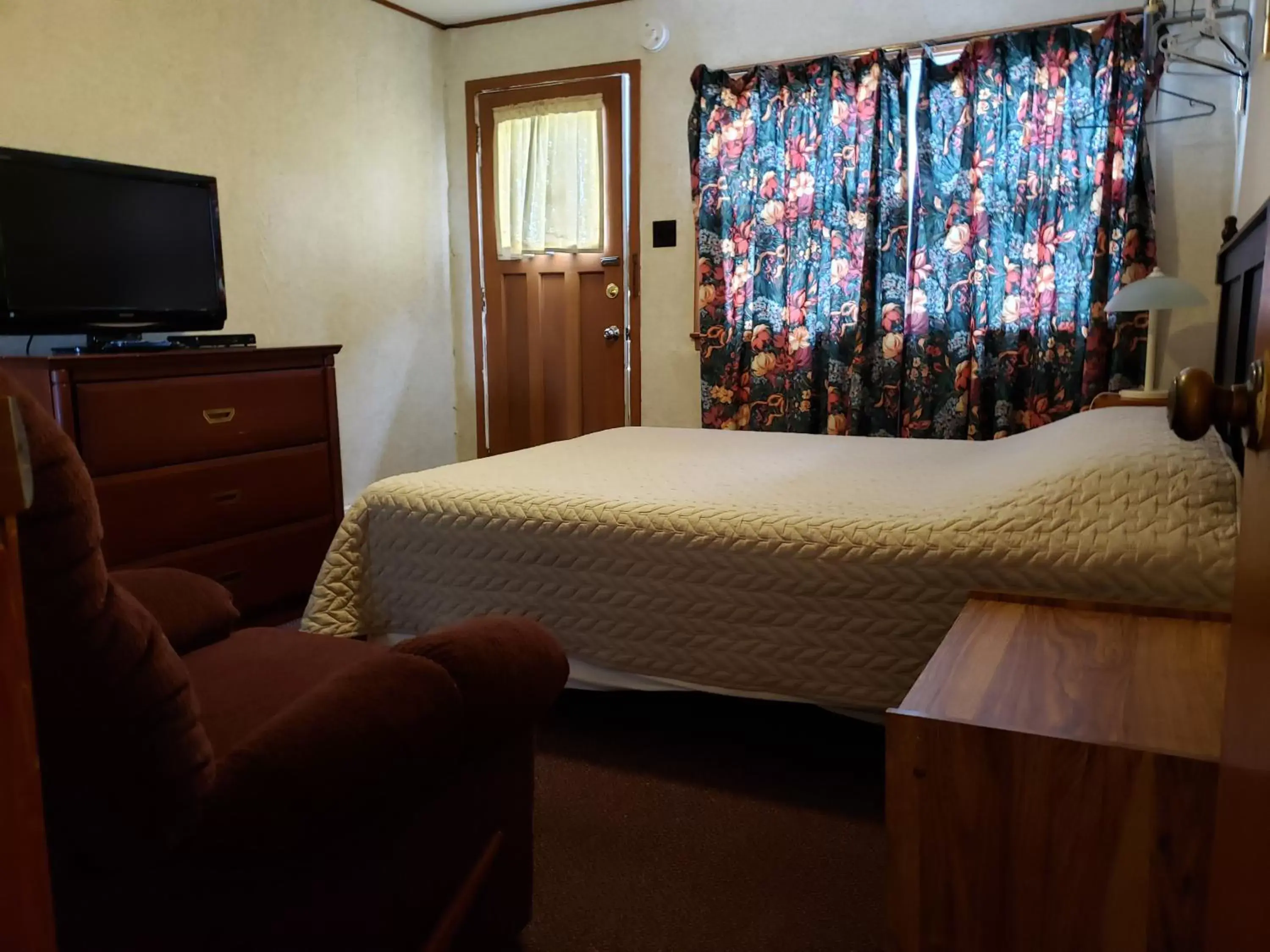 TV and multimedia, Bed in Regent Motel