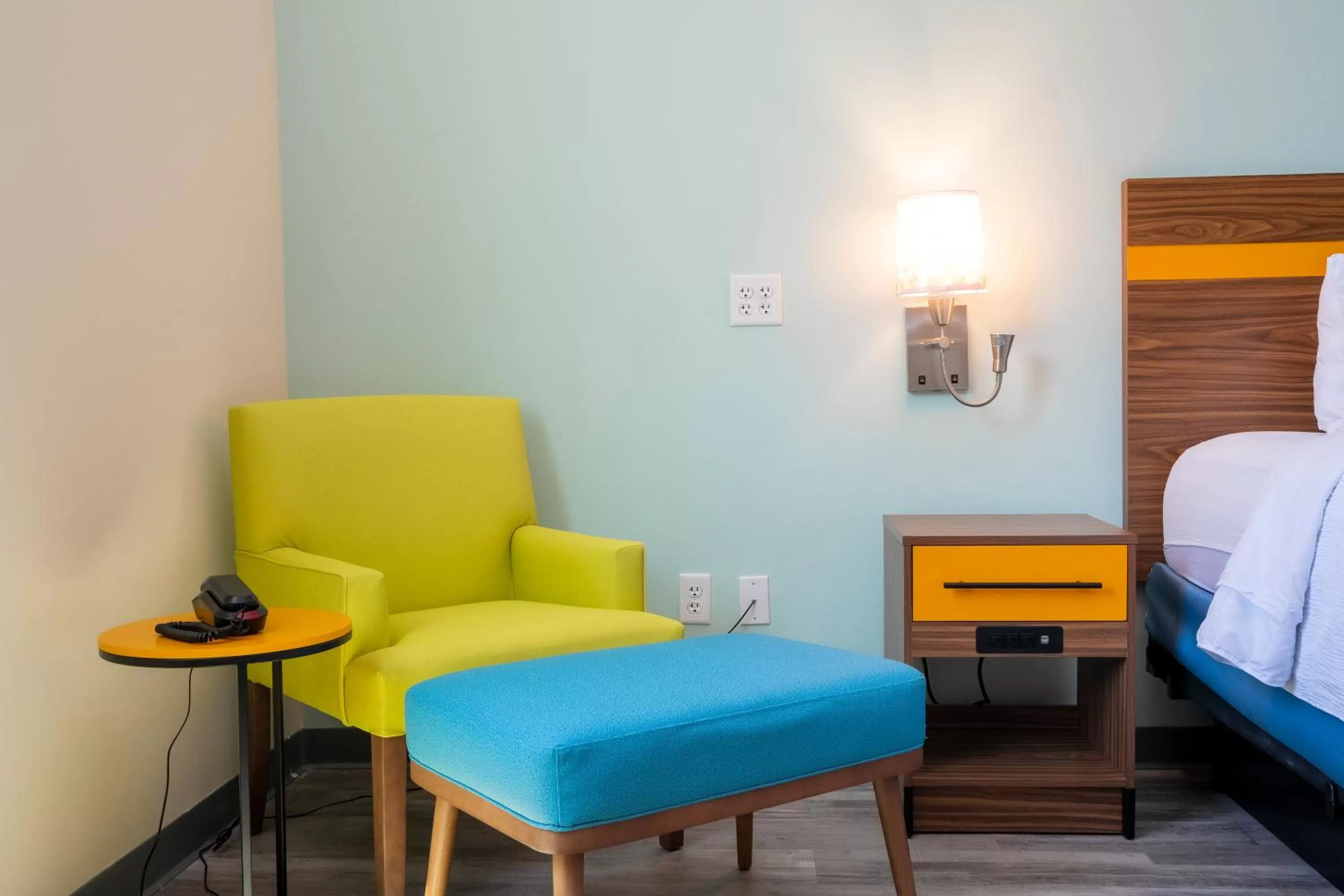 Guests, Bed in SPOT X Hotel Orlando Intl Dr by The Red Collection