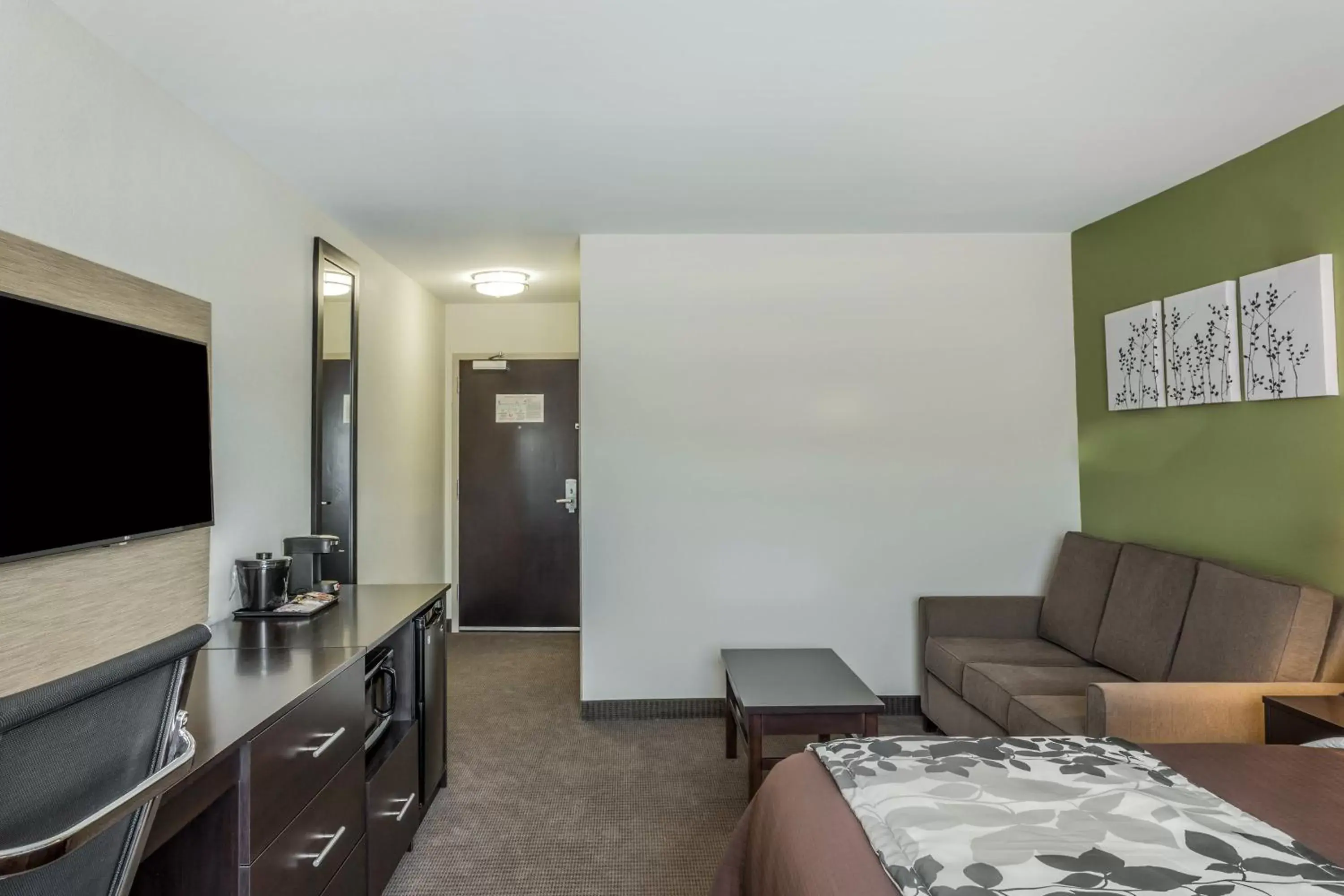 Bed, Seating Area in Sleep Inn & Suites Dayton