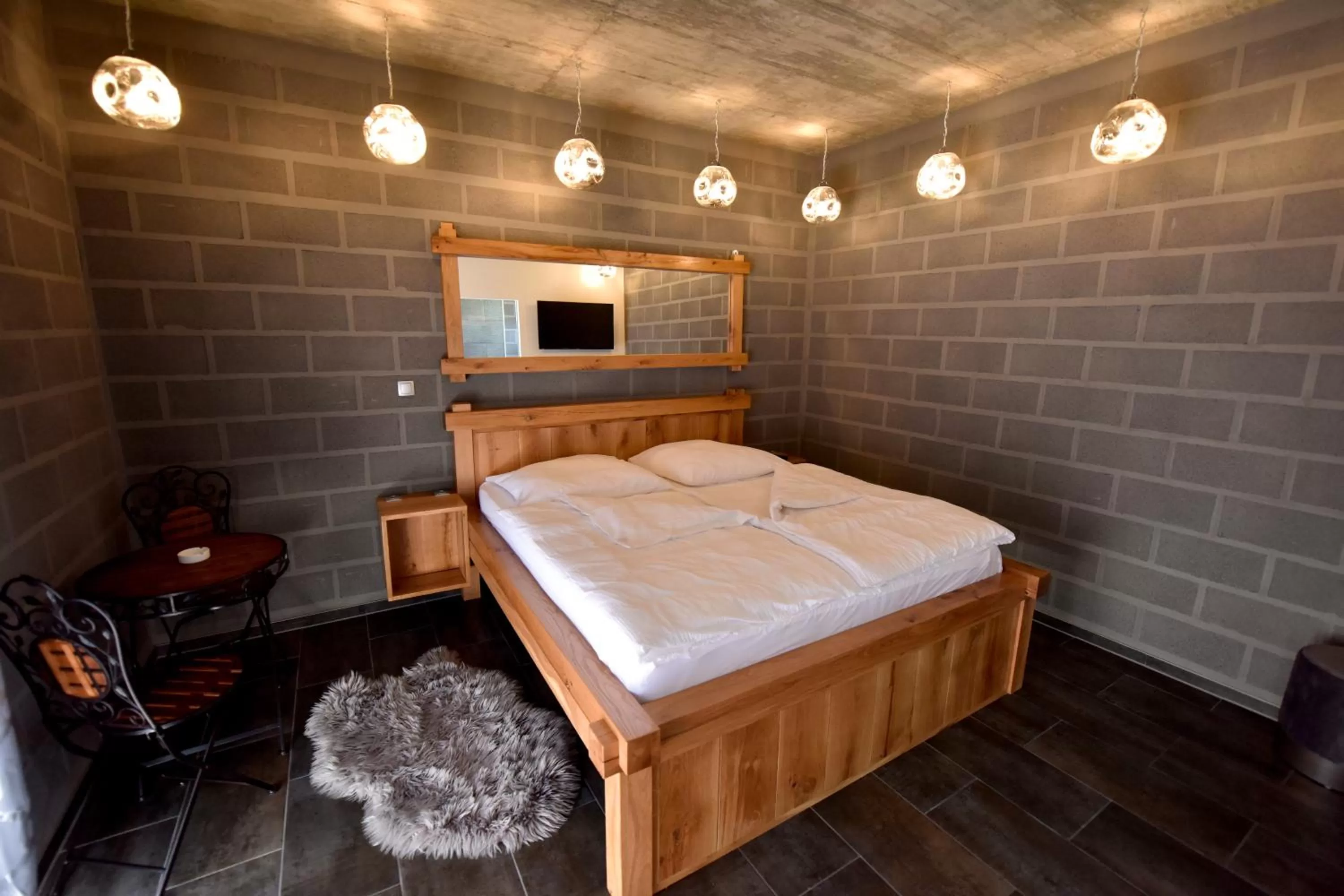 Bed in Apartmani i Bungalovi TROJKA