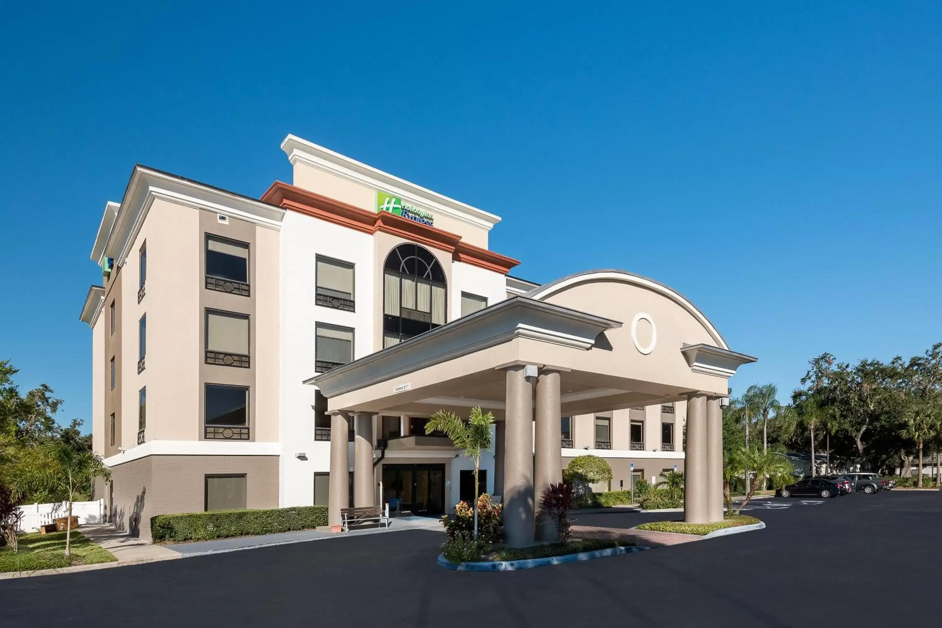 Property Building in Holiday Inn Express Hotel & Suites Bartow, an IHG Hotel