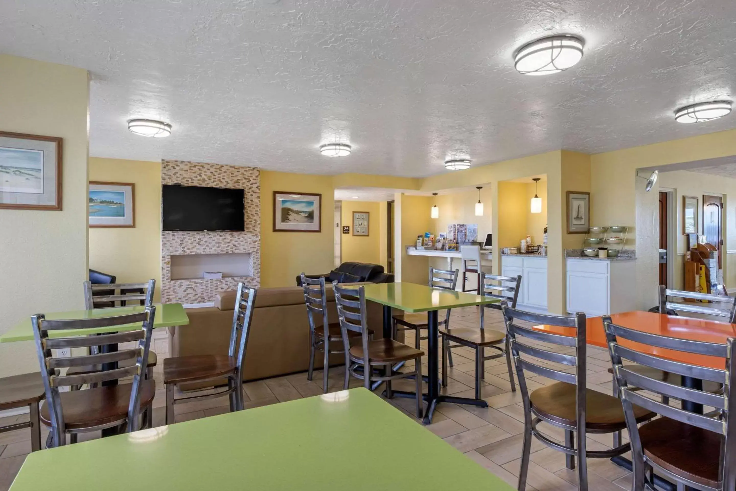 Lobby or reception, Restaurant/Places to Eat in Quality Inn Carolina Oceanfront