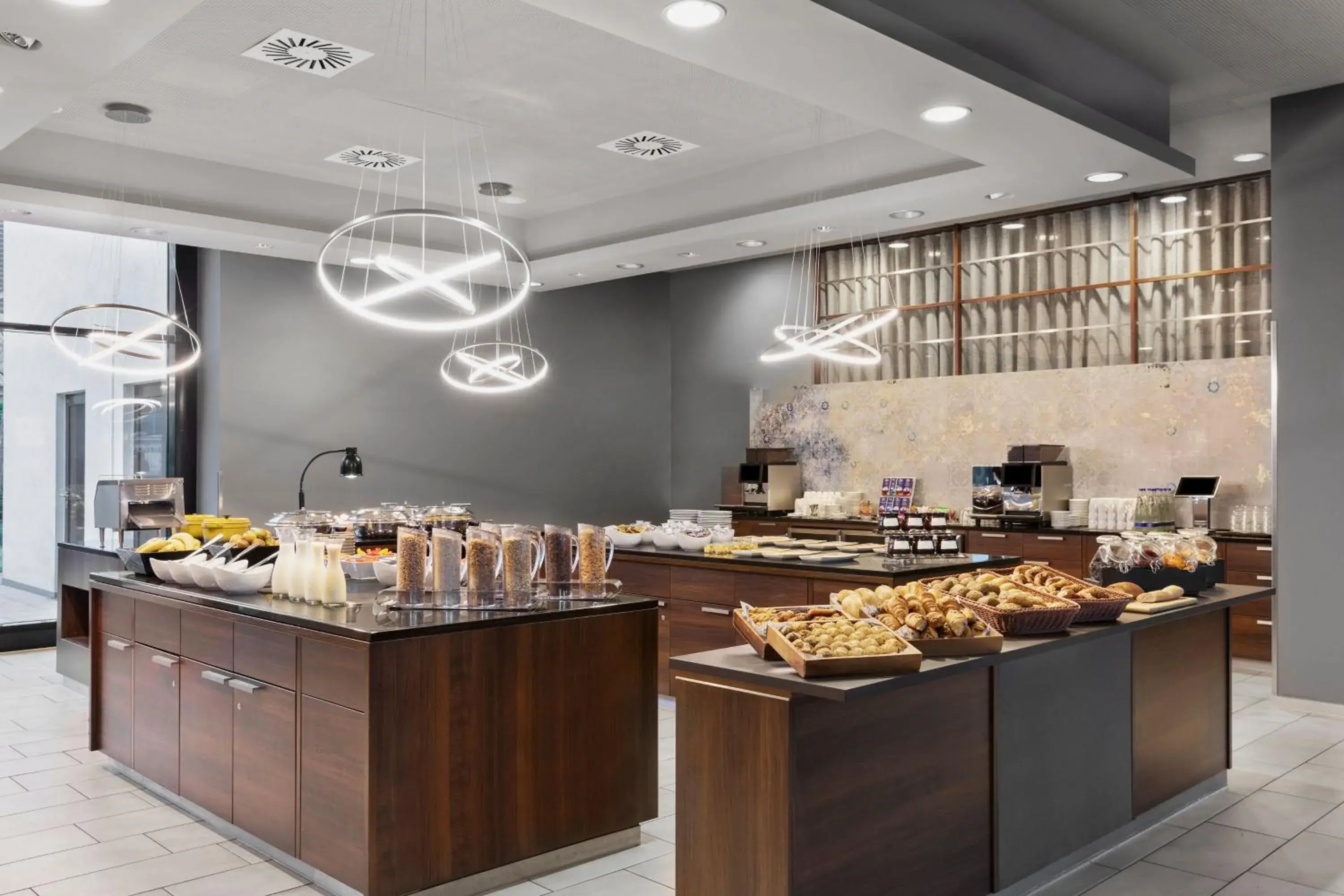 Breakfast, Restaurant/Places to Eat in Courtyard by Marriott Munich City East