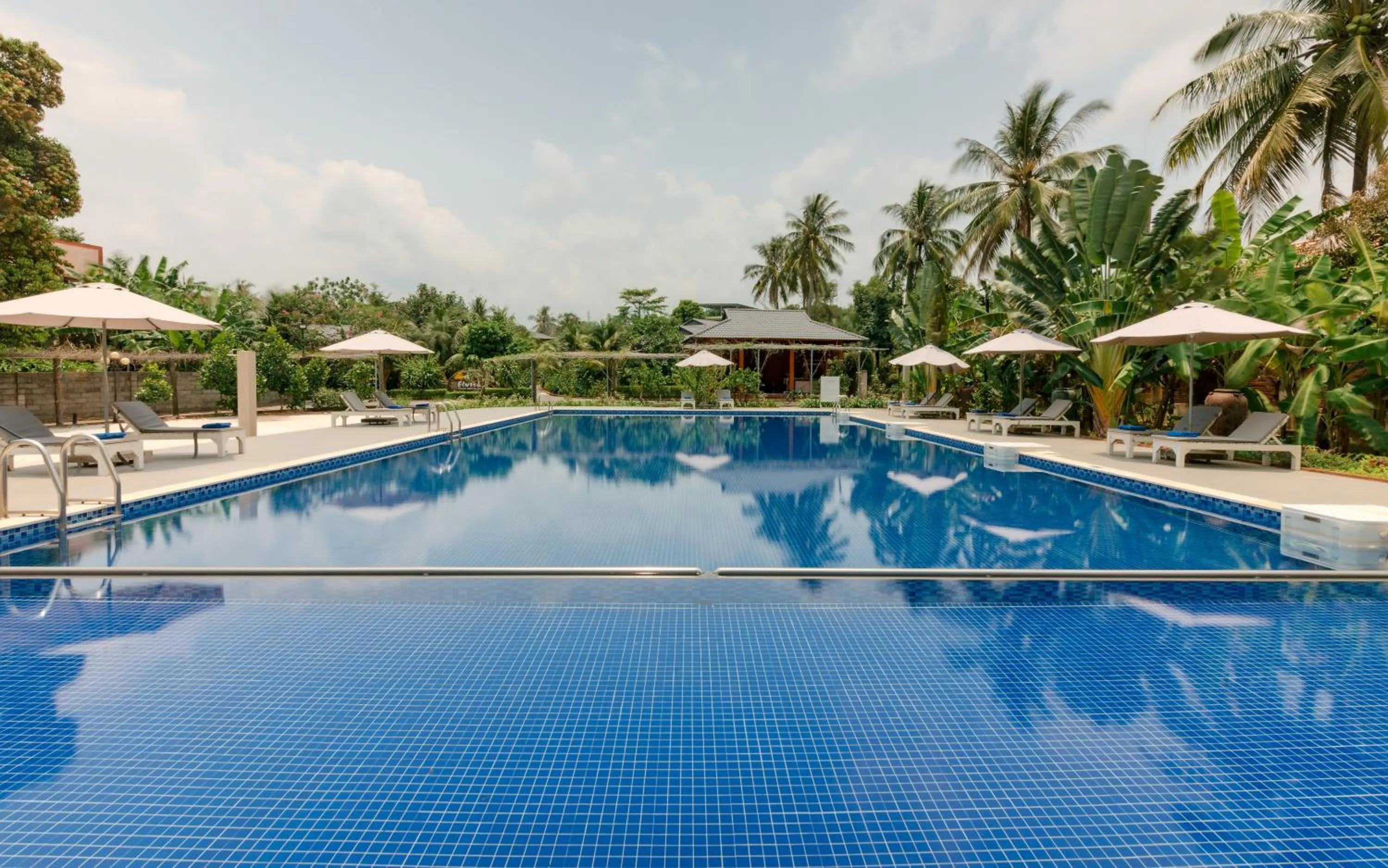 Swimming pool in Elwood Premier Resort Phu Quoc