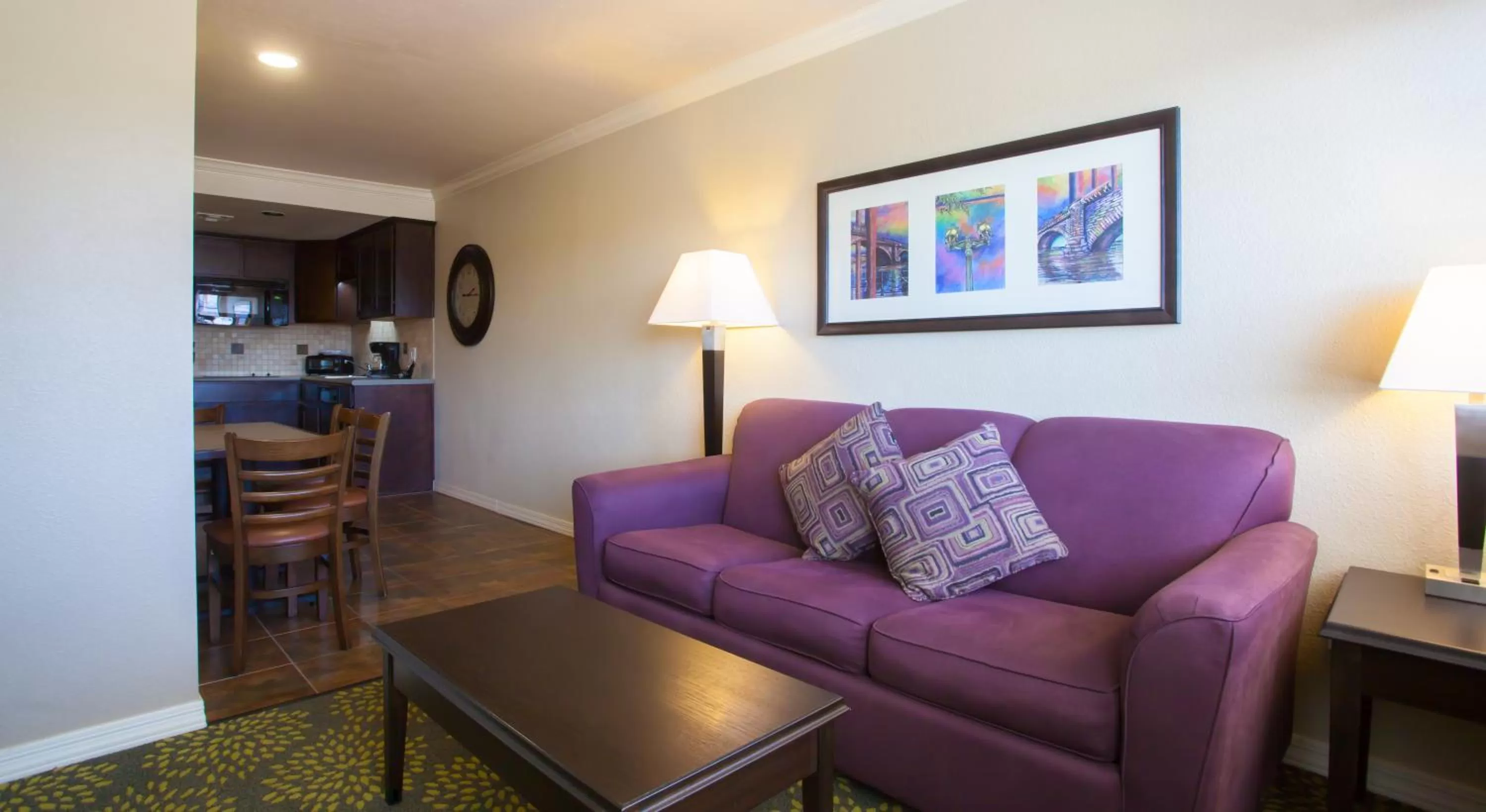 One-Bedroom Queen Suite in London Bridge Resort