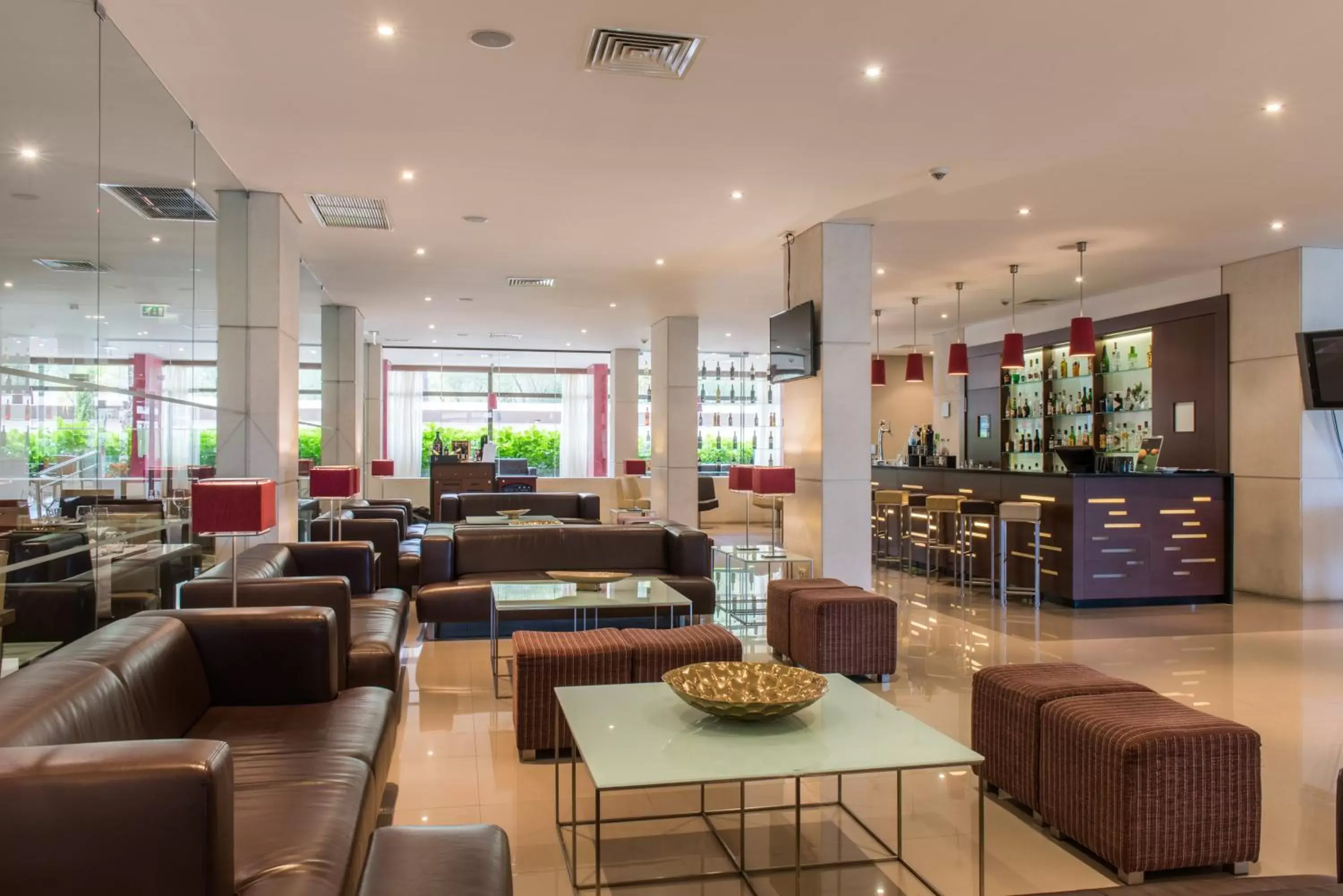 Lounge or bar in Vila Gale Cascais Lounge or bar in Vila Gale Cascais