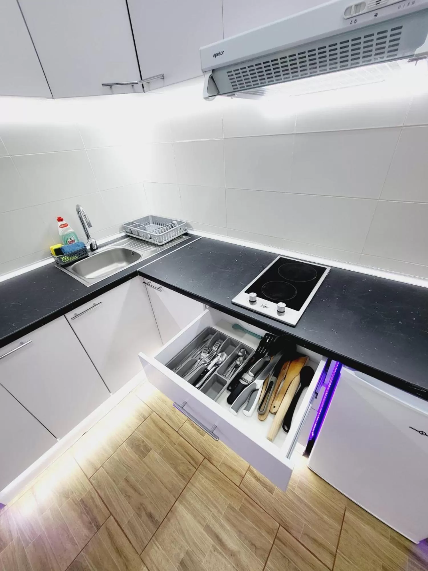 Kitchen/Kitchenette in Grandera Apart`s - Lliri 7