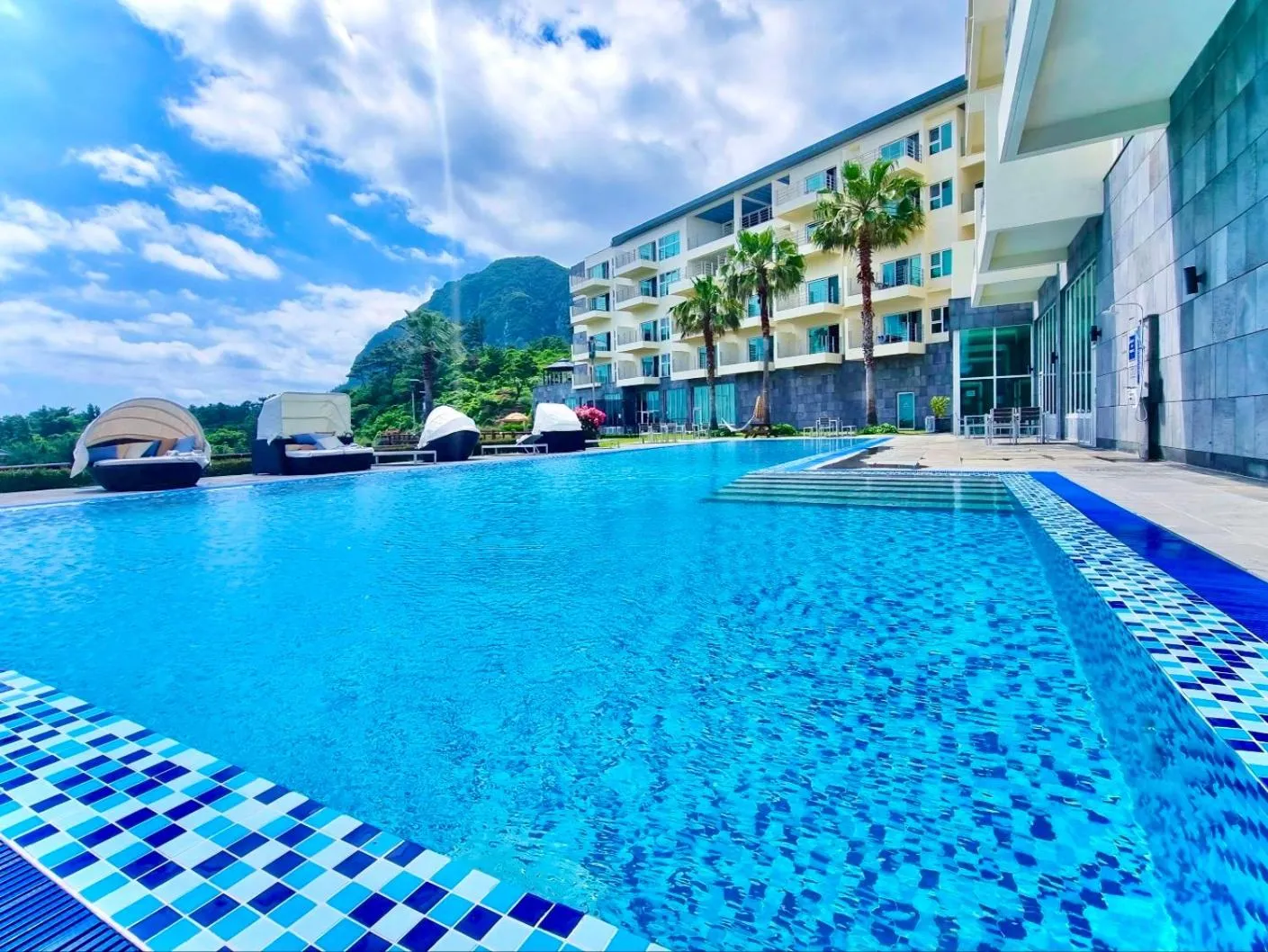 Swimming pool in Y Resort Jeju