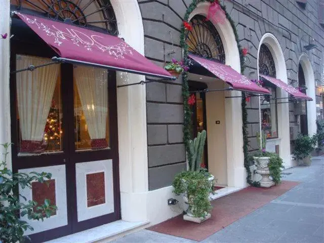 Facade/entrance in Hotel Dina