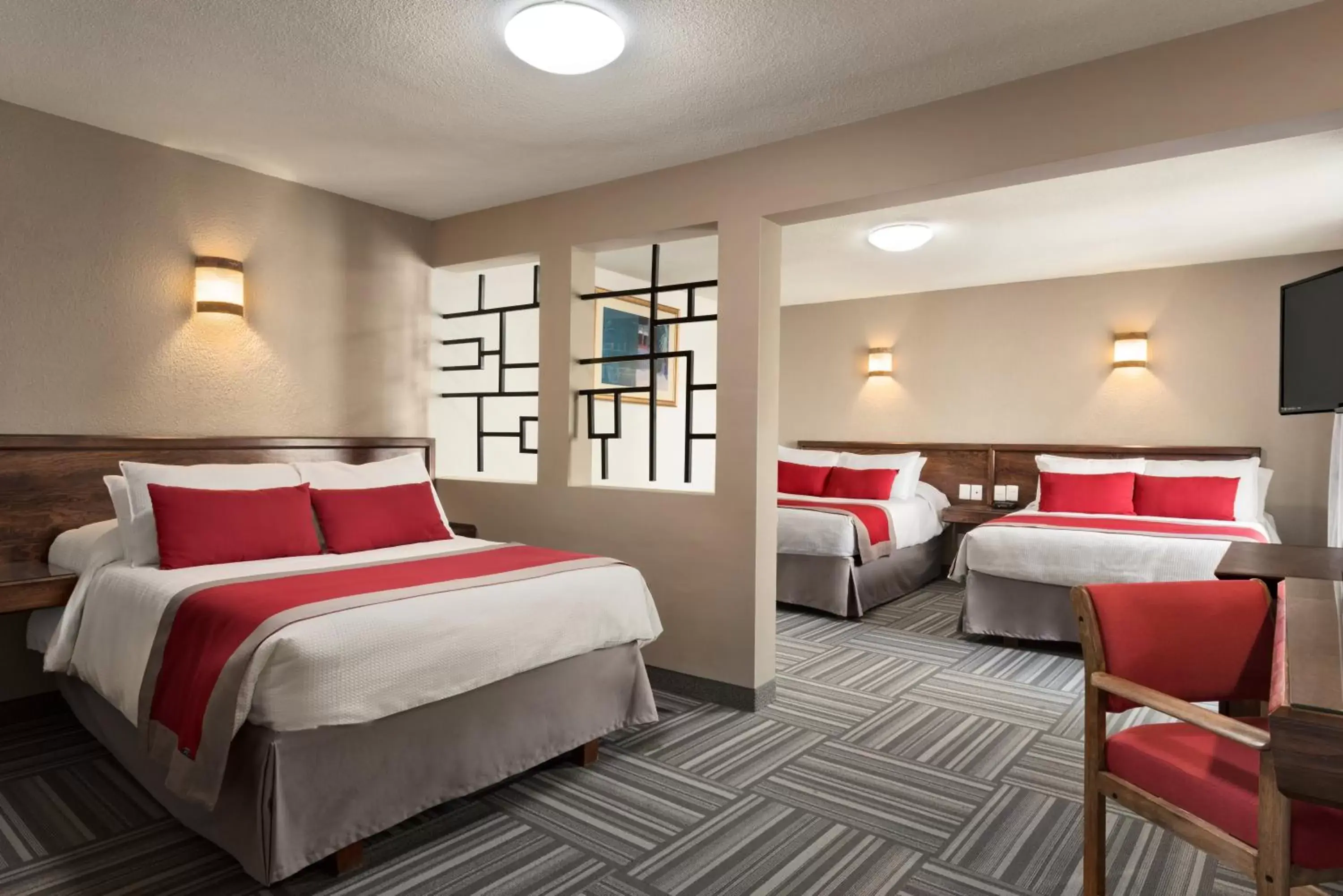 Photo of the whole room, Bed in Ramada Plaza by Wyndham Leon Photo of the whole room, Bed in Ramada Plaza by Wyndham Leon