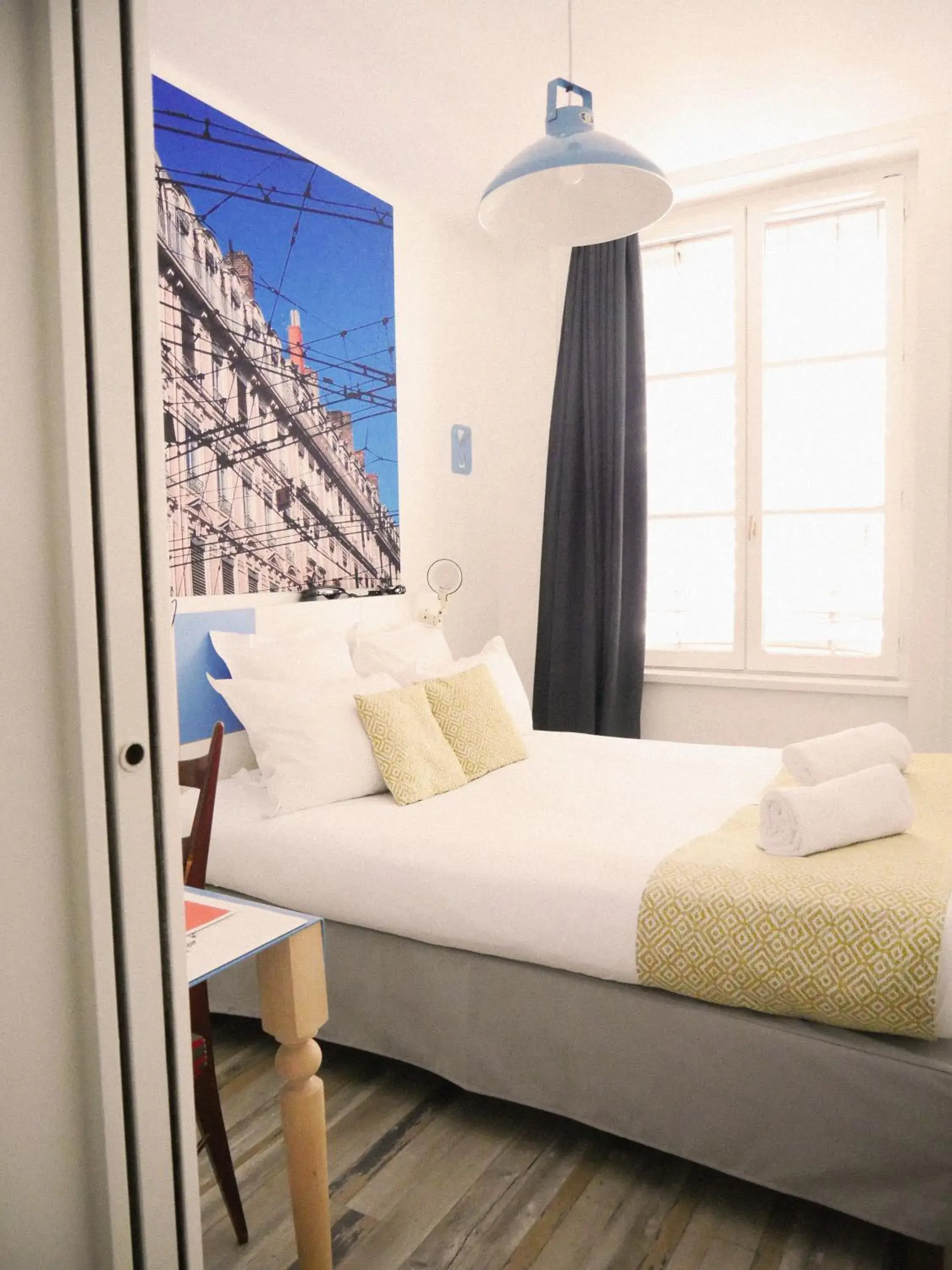 Bed in Hotel Du Simplon