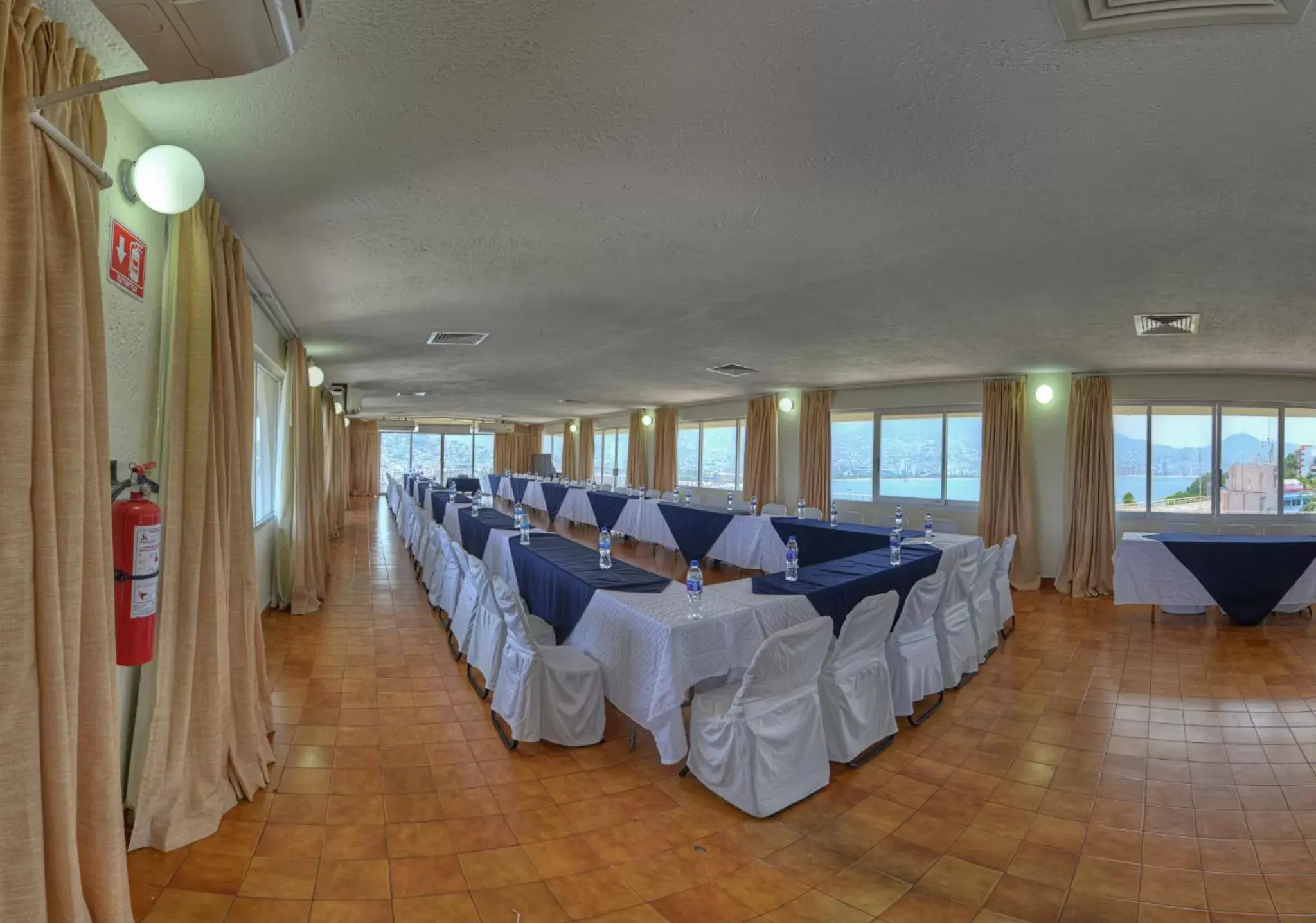 Business facilities, Banquet Facilities in Alba Suites Acapulco