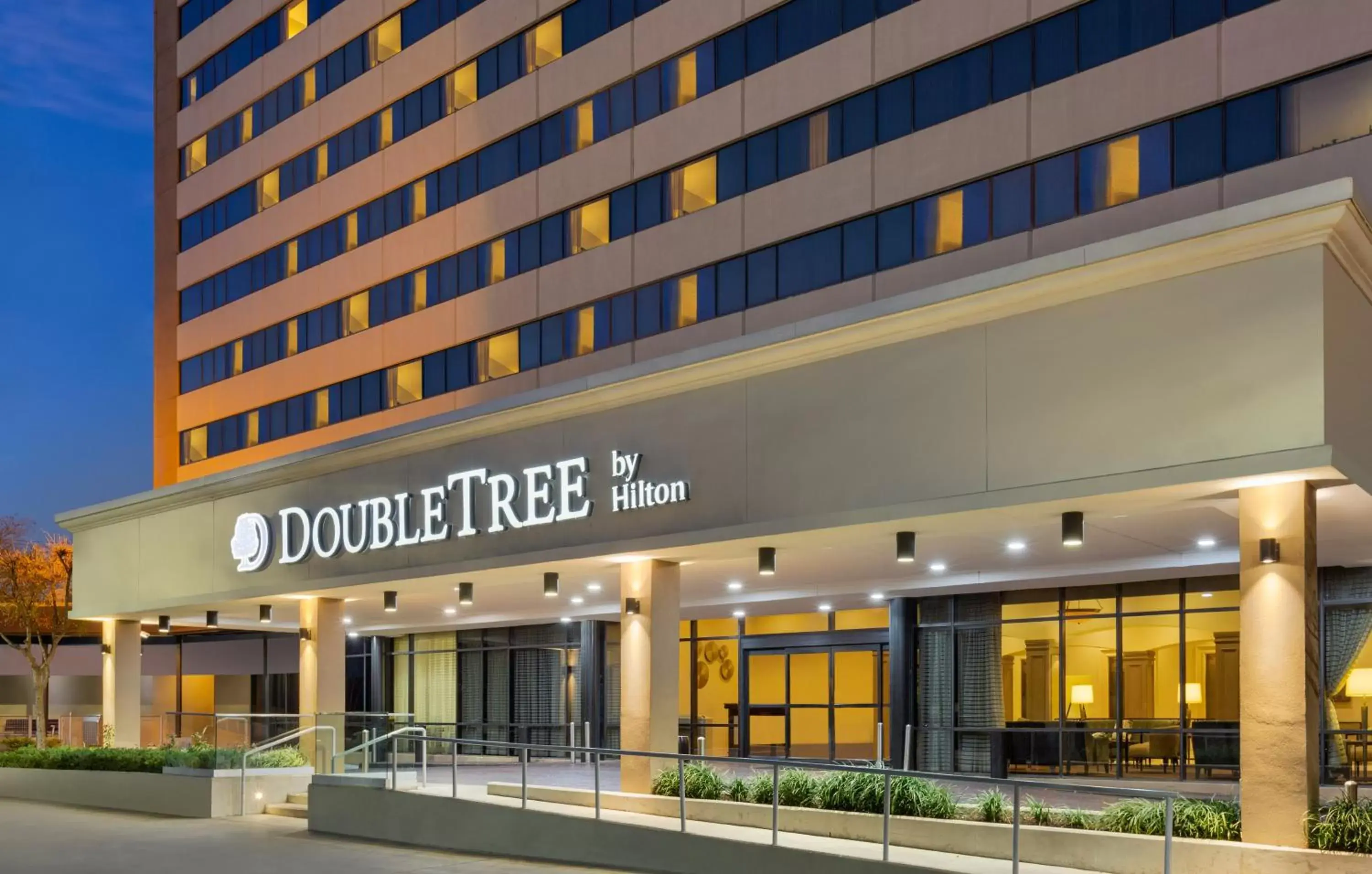 Property Building in DoubleTree by Hilton Houston Medical Center Hotel & Suites