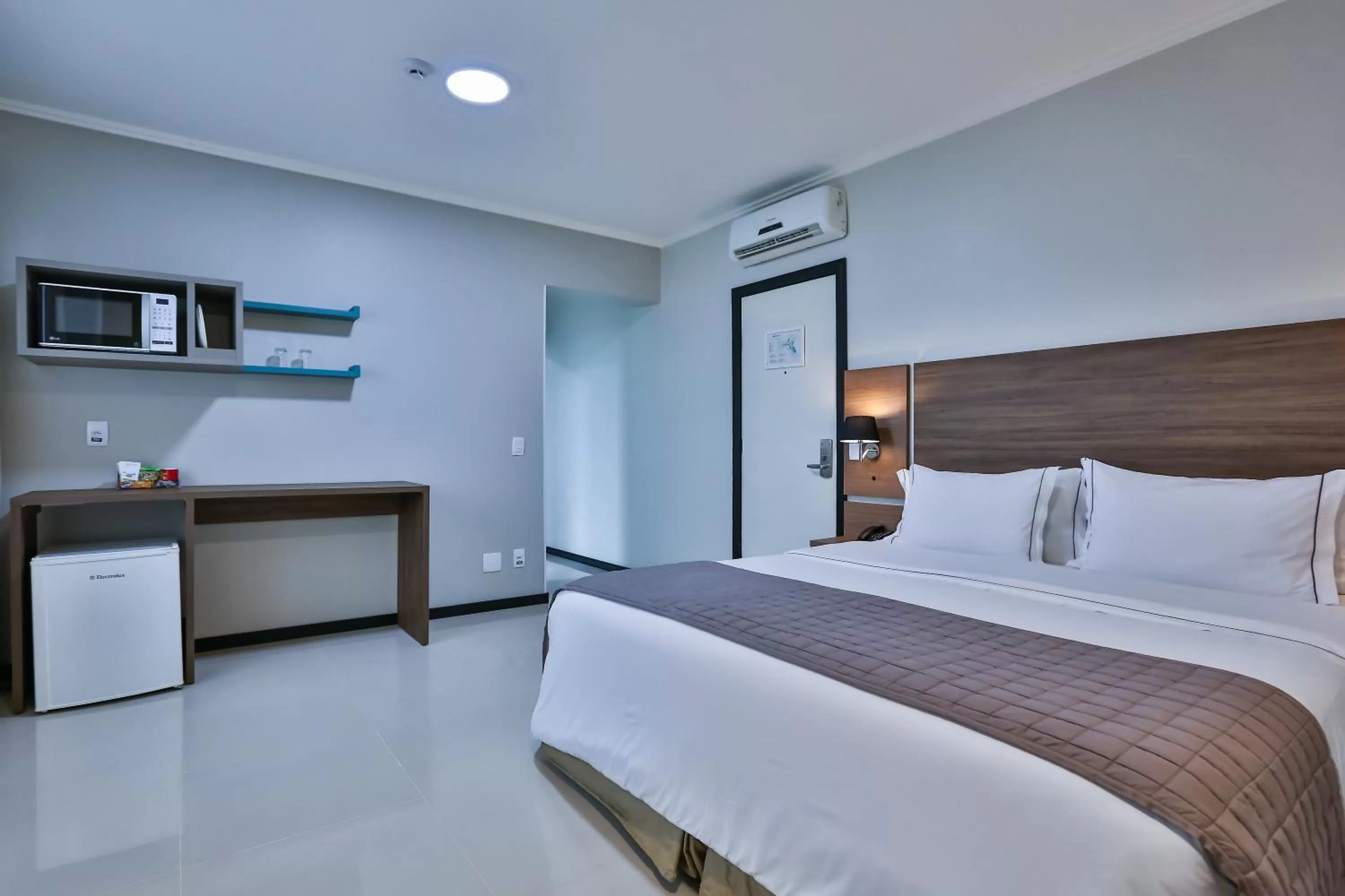 Bed in Wyndham Golden Foz Suítes