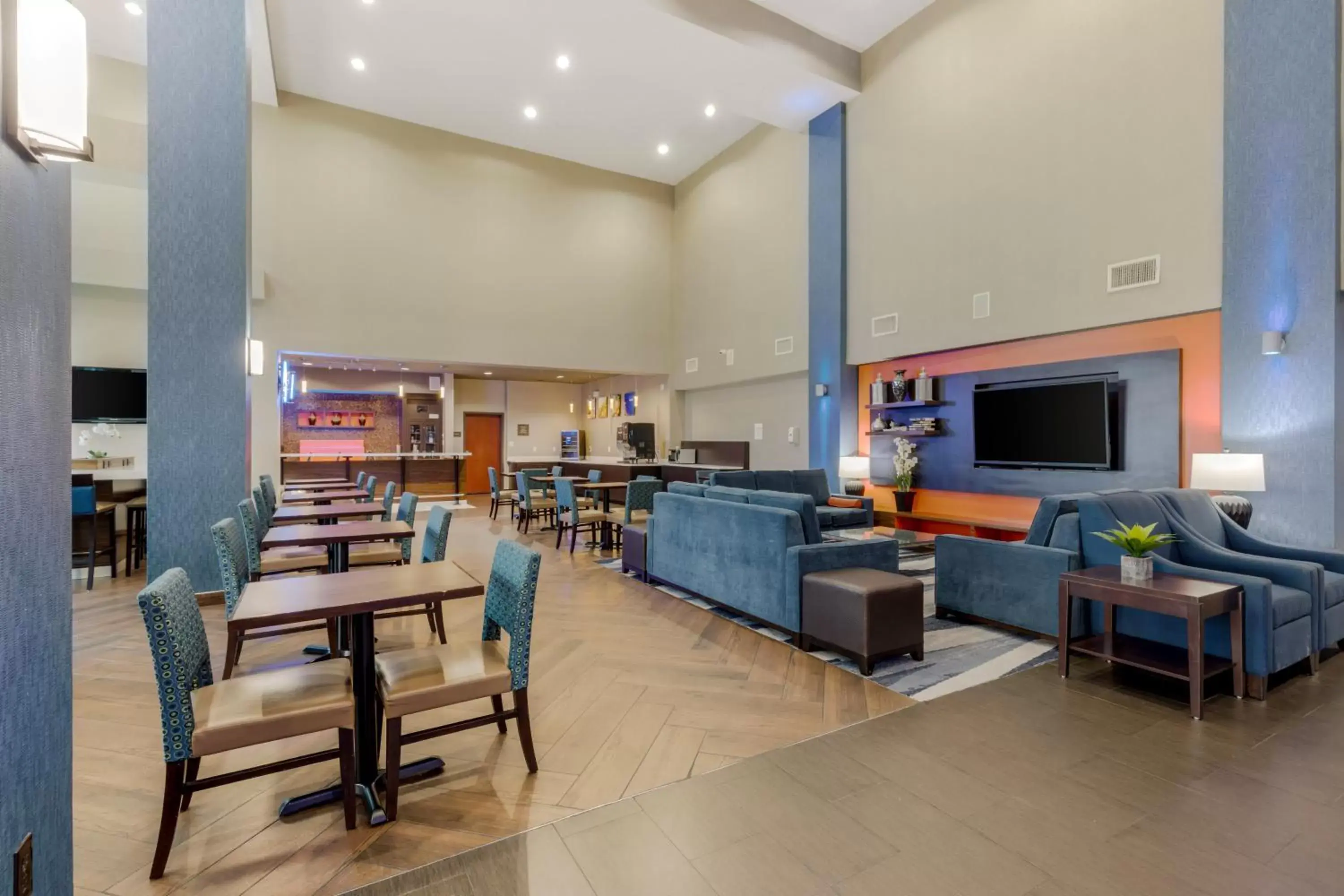 Lobby or reception, Restaurant/Places to Eat in Comfort Suites Waco North - Near University Area