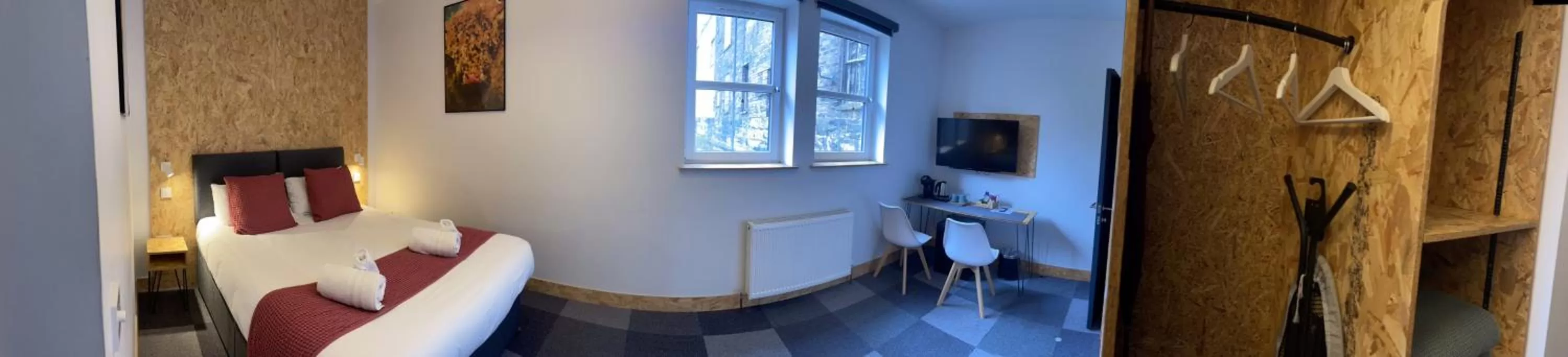 Bedroom, Bed in On The Walk